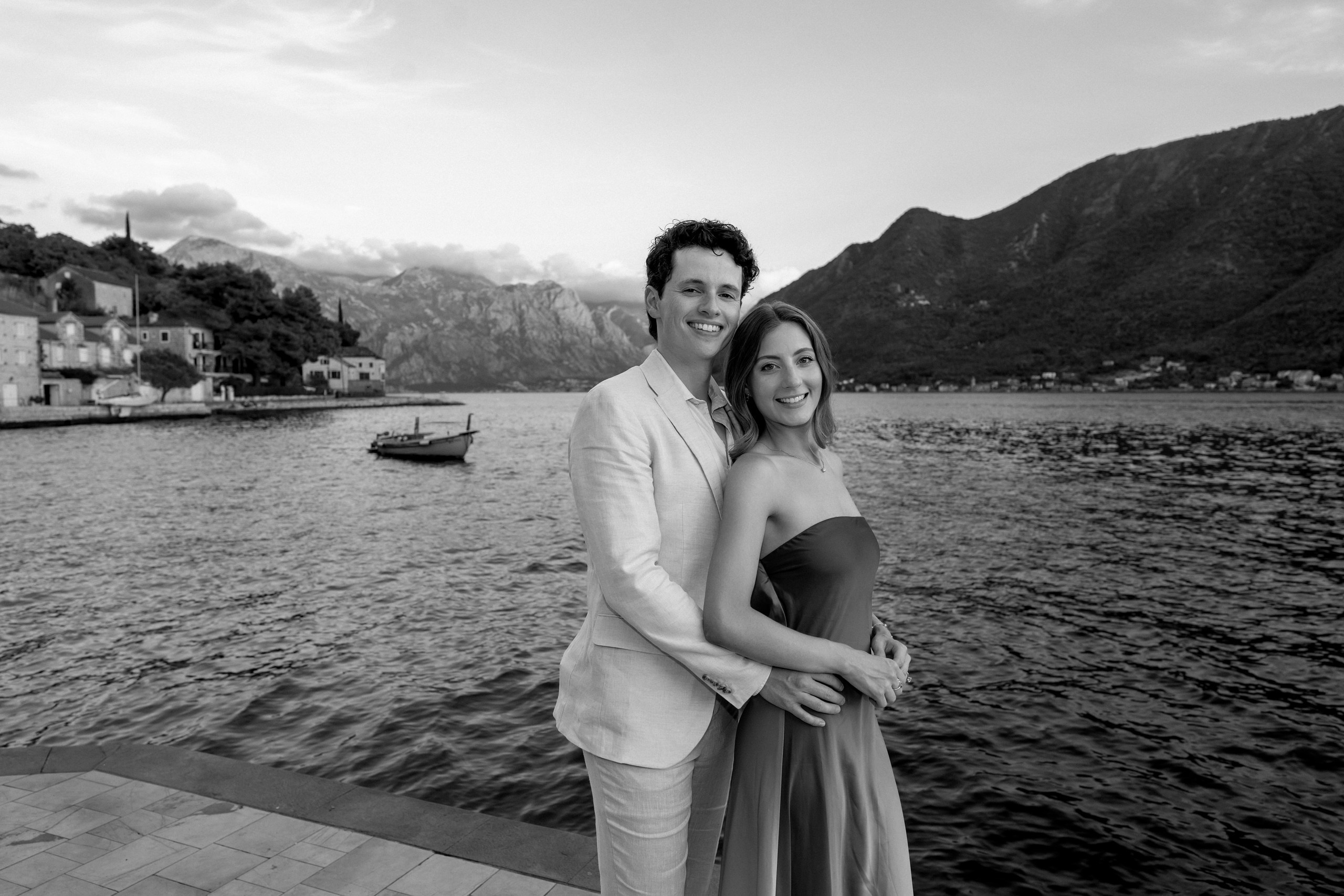 Proposal in Perast during the photoshoot. Fotograf & Videograf in Montenegro | Maria & Vasilii