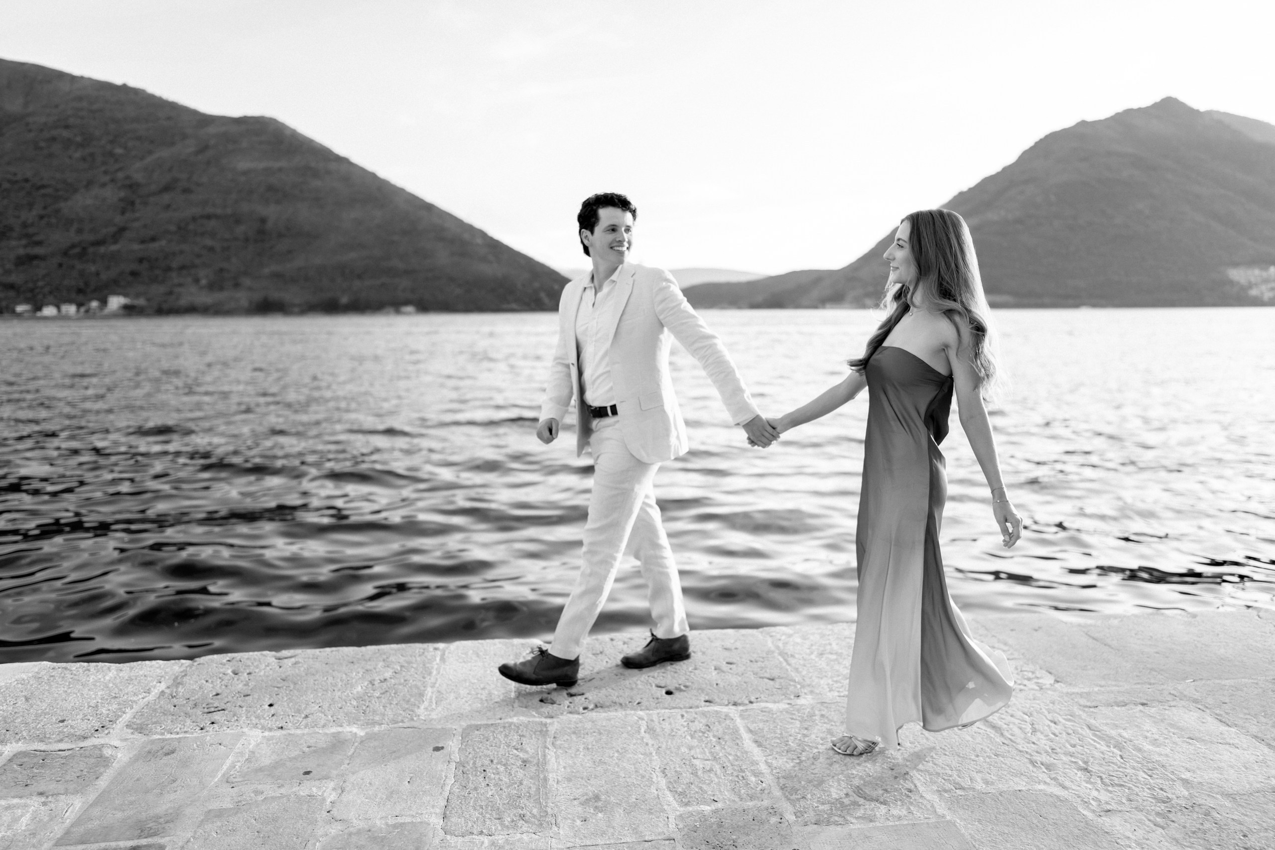 Proposal in Perast during the photoshoot. Fotograf & Videograf in Montenegro | Maria & Vasilii