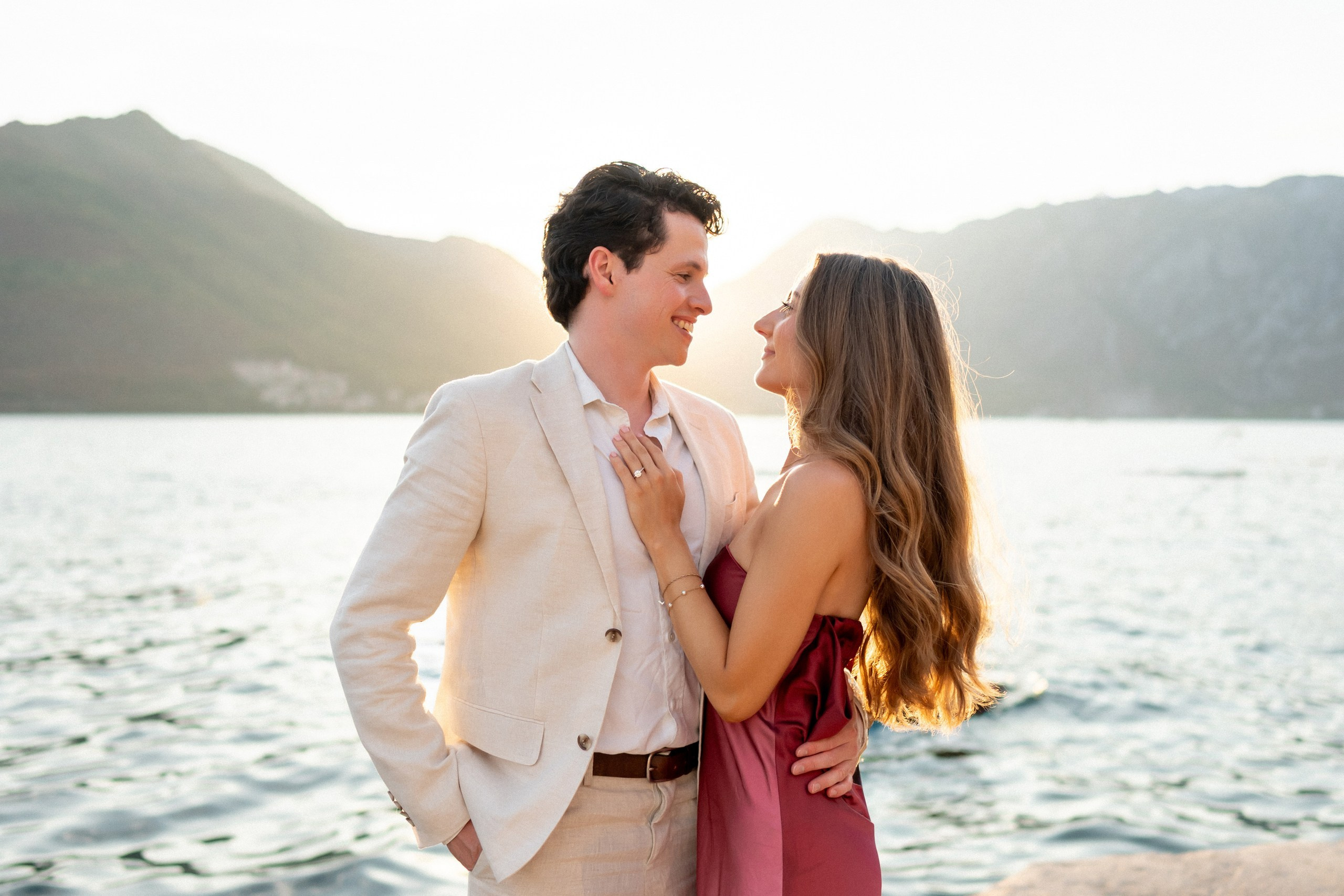 Proposal in Perast during the photoshoot. Fotograf & Videograf in Montenegro | Maria & Vasilii