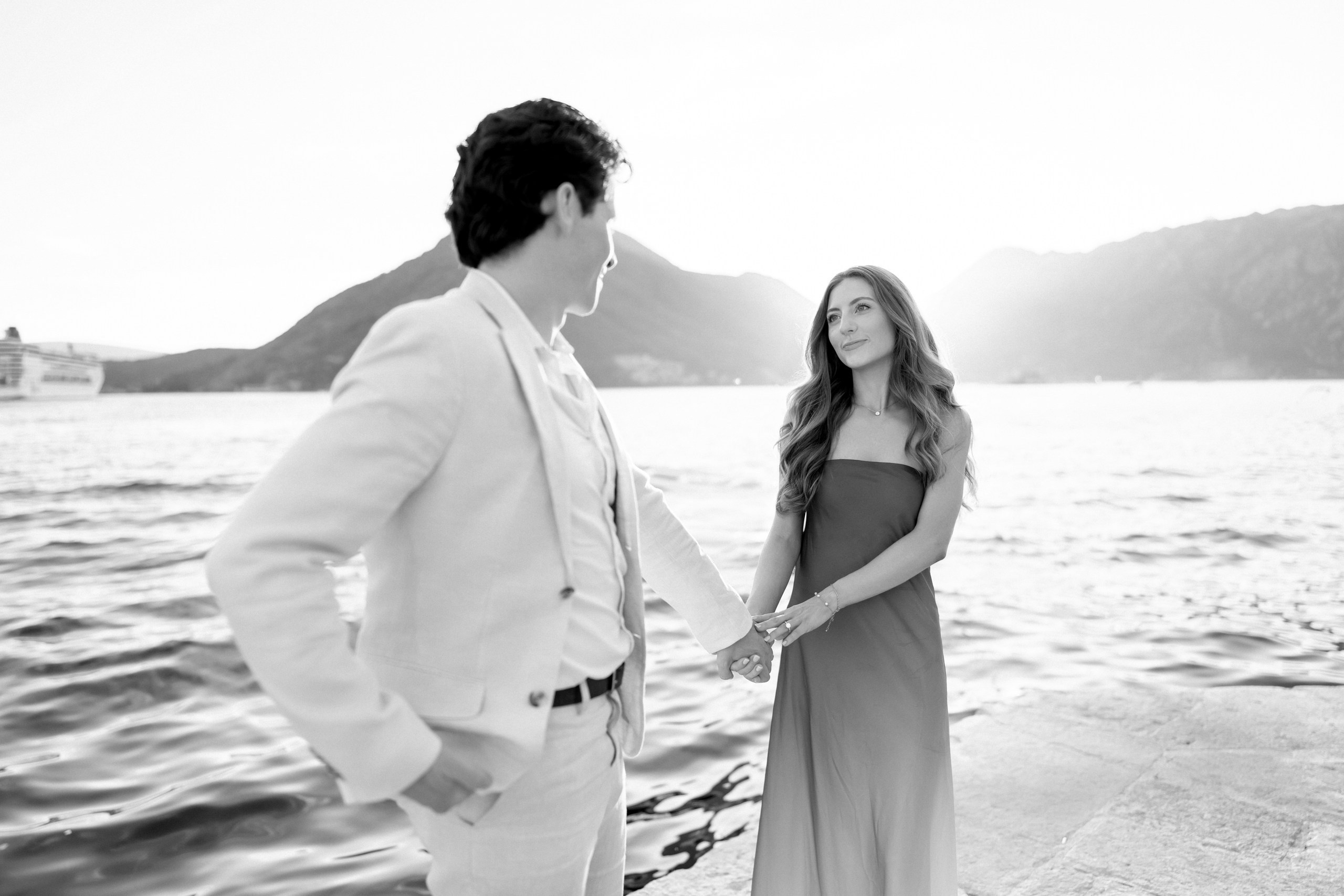 Proposal in Perast during the photoshoot. Fotograf & Videograf in Montenegro | Maria & Vasilii
