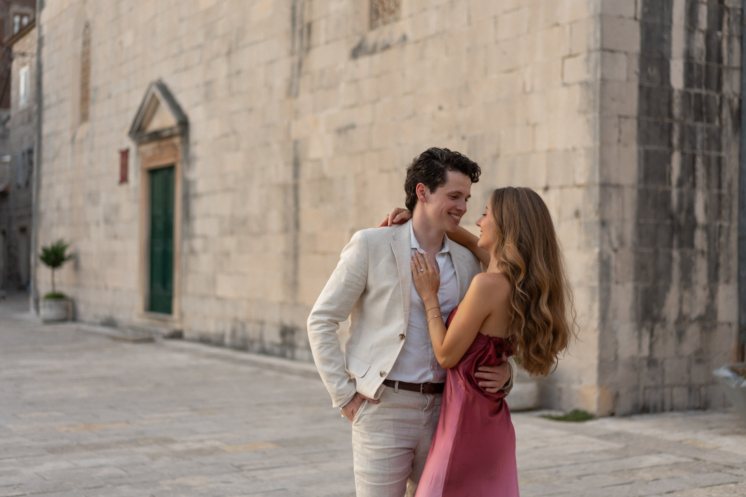 Proposal in Perast during the photoshoot. Fotograf & Videograf in Montenegro | Maria & Vasilii