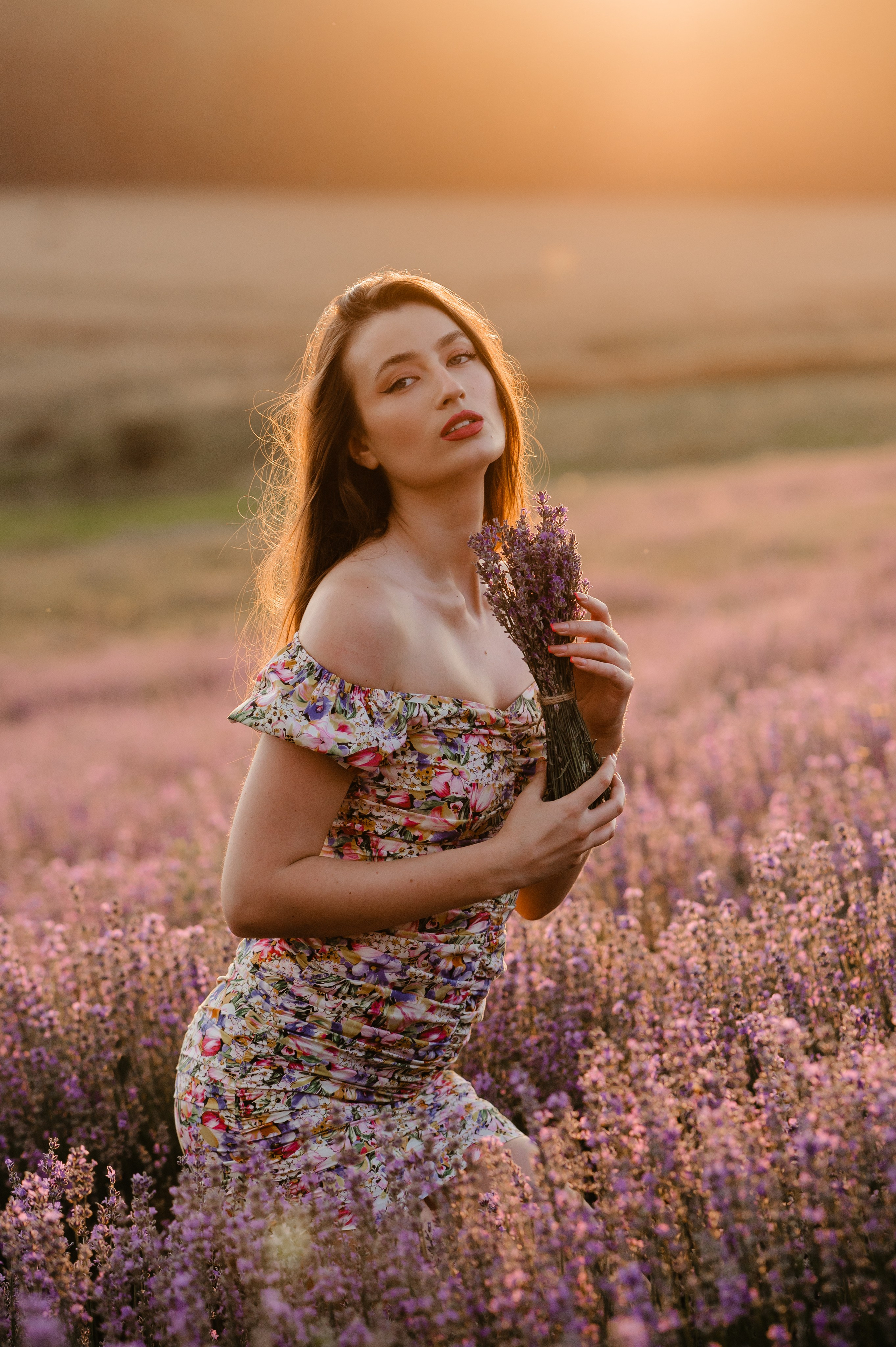 Sedinta foto in lanul de lavanda. Proud Vision Weddings | Wedding Photography & Film — Servicii profesionale Foto Video Nunta Iasi