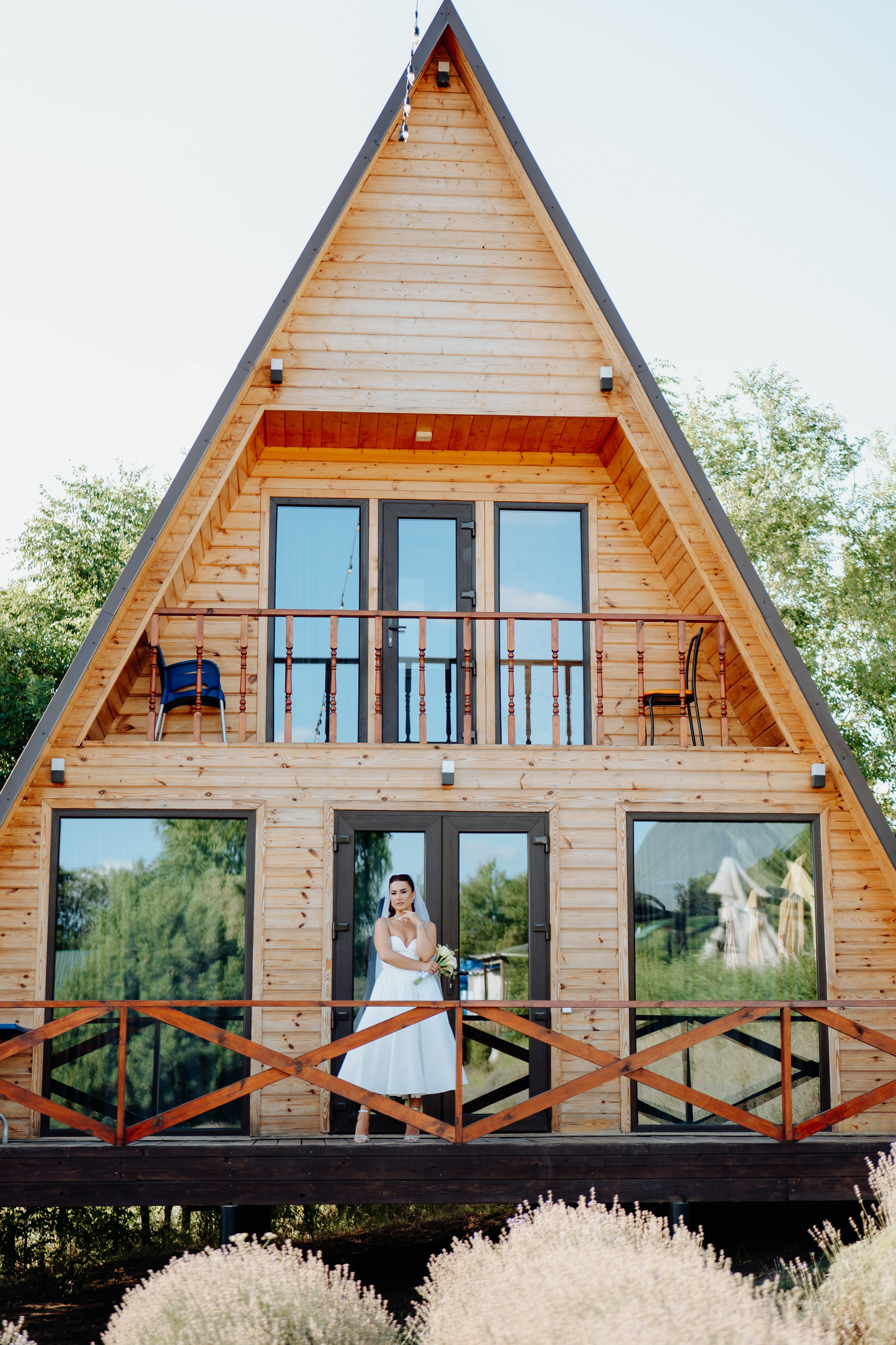 V & A. Crudueugen.com