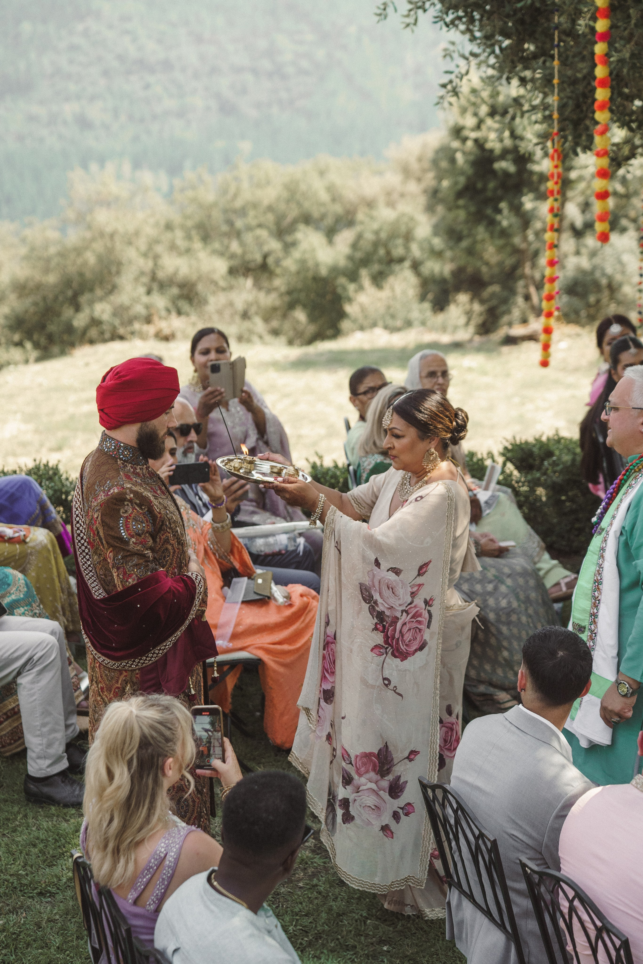 Patrik & Naomi. Monestir Sant Salvi. Paola wedding photographer / videographer in Barcelona