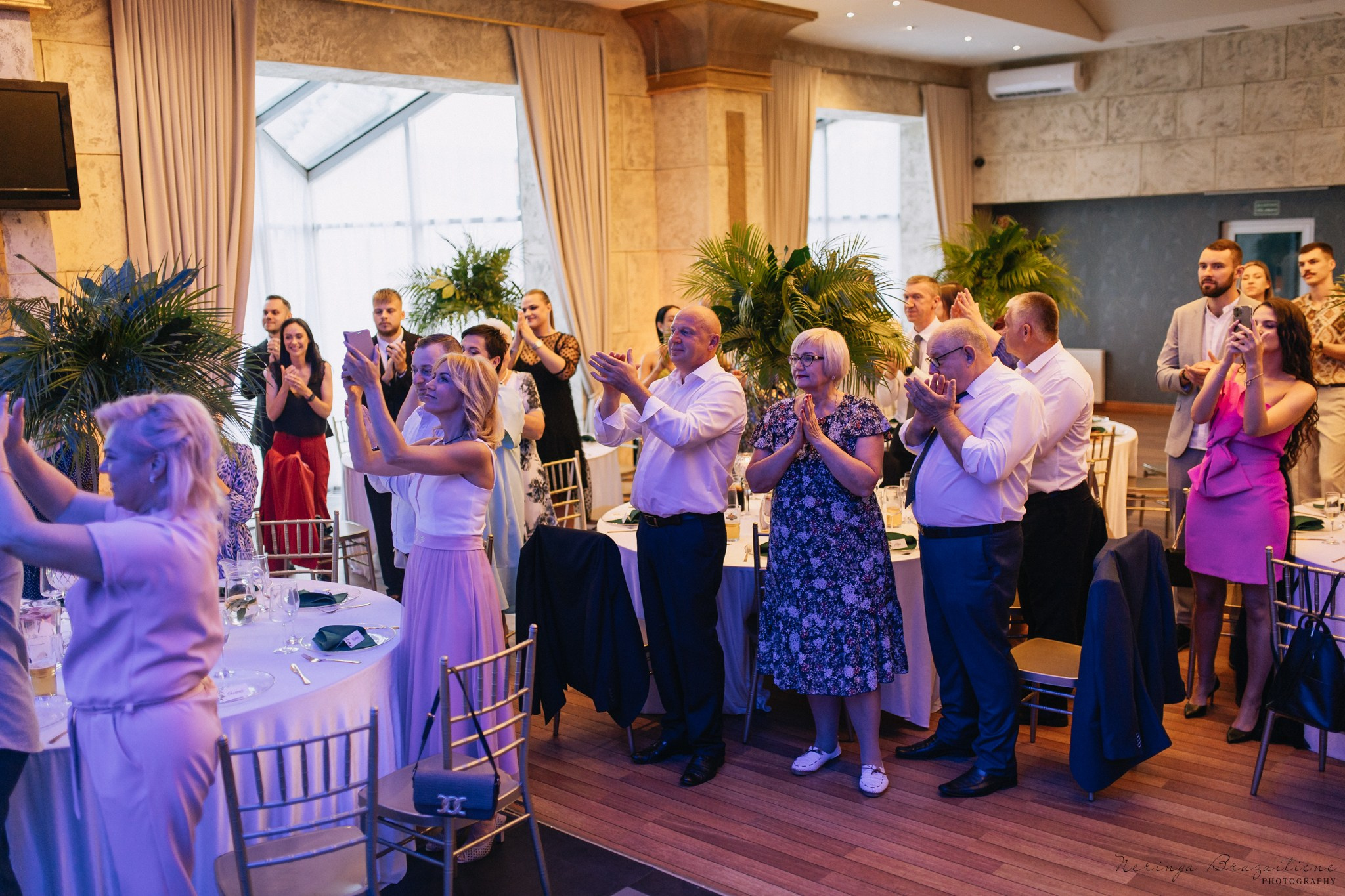 Vestuvinė fotosesija Kaune, Vienybės aikštėje, prie Lietuvos banko