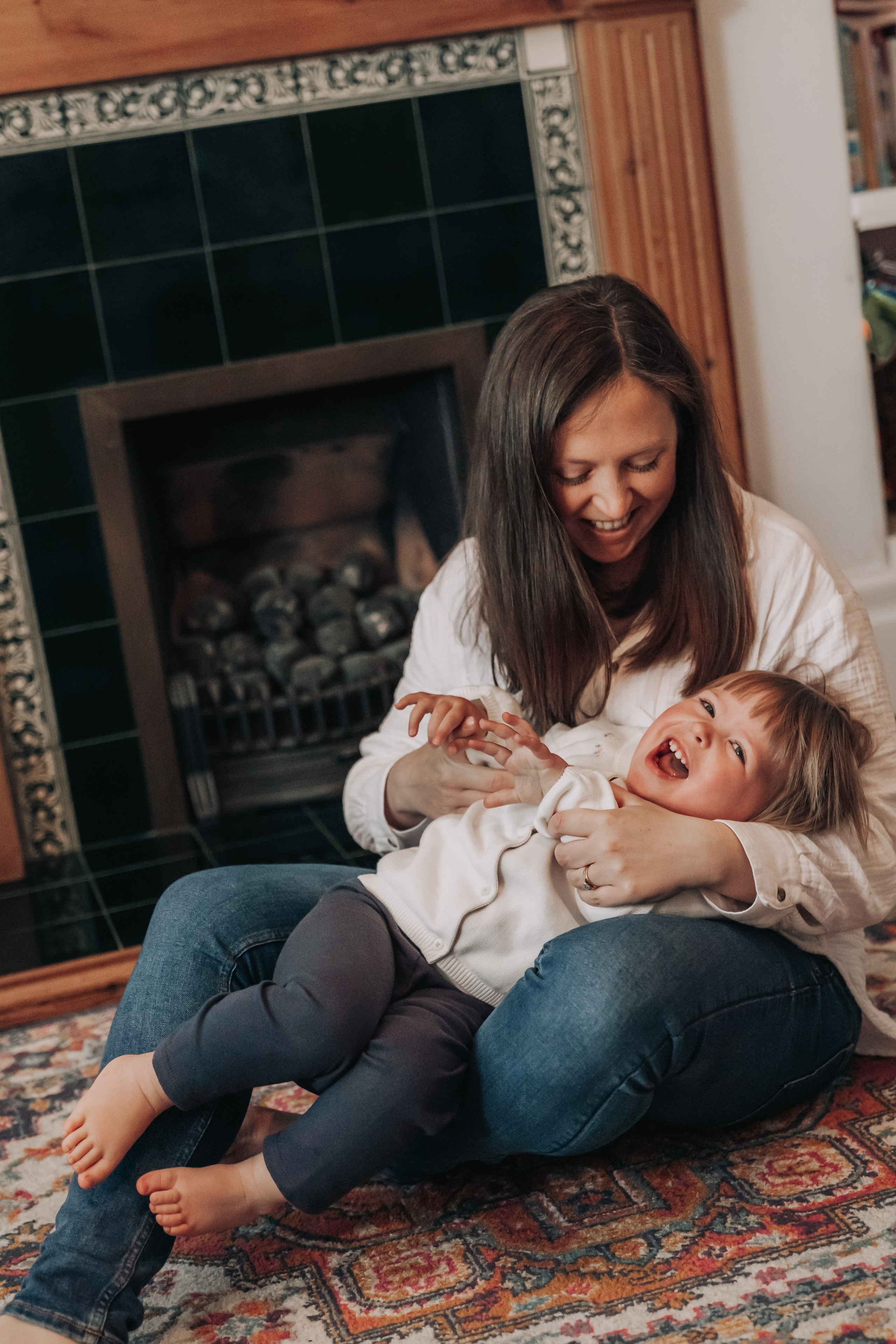 Cosy family in-home photo session.