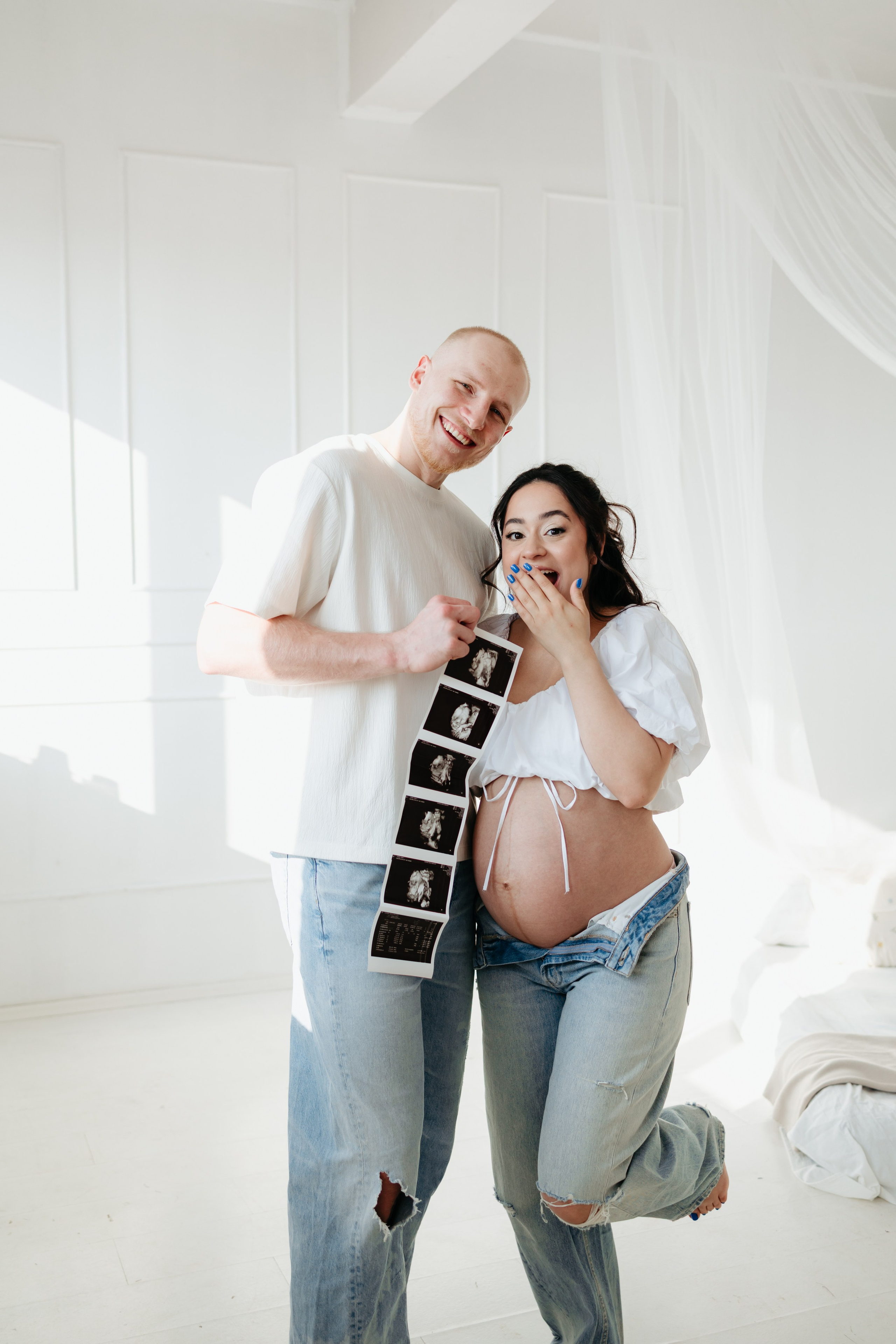 MAYRA & TREY’S MATERNITY STUDIO SESSION. Wedding Photographer Editorial Storytelling Cluj, Romania & Europe|Lore Photography