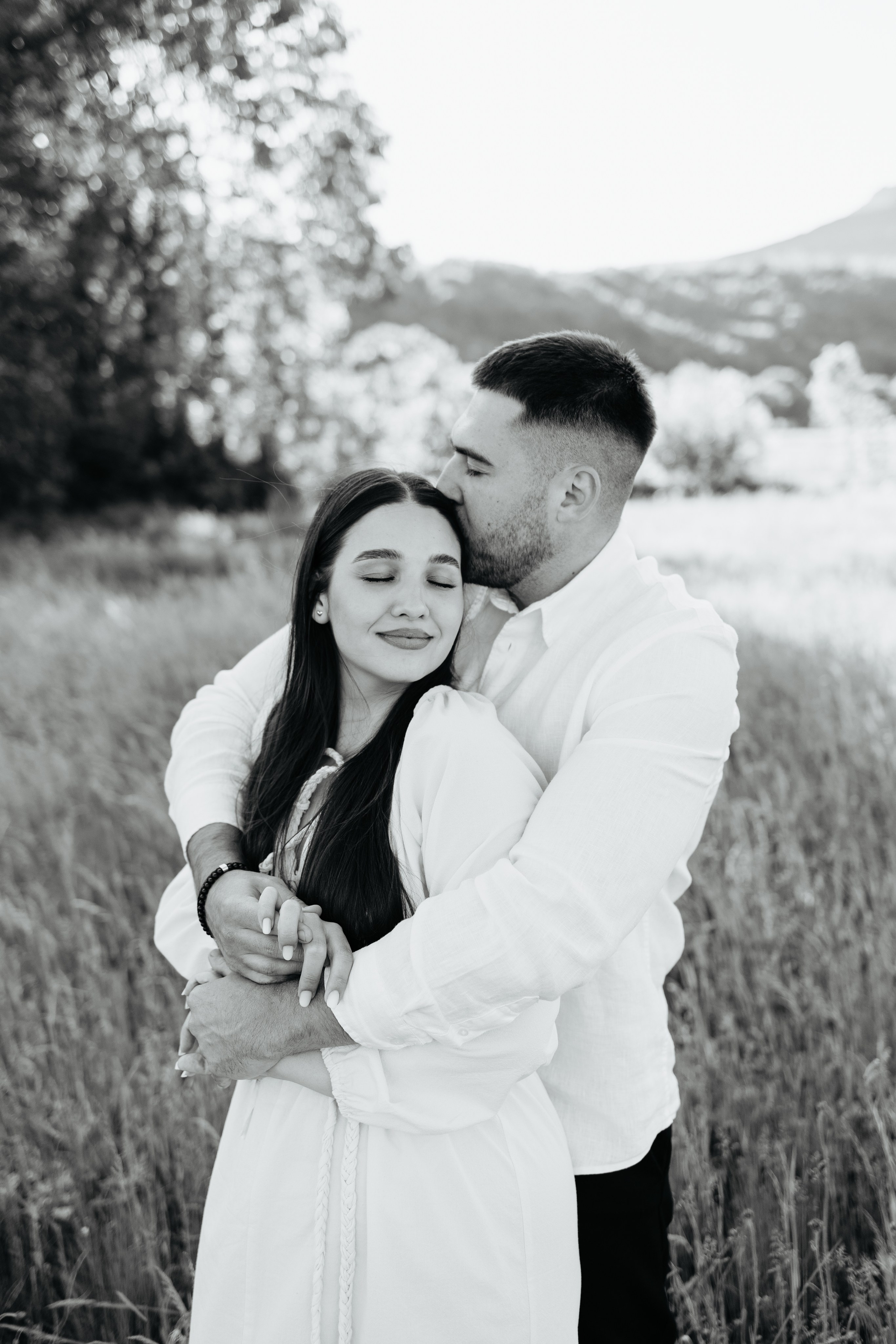 BIANCA & RAUL’S ENGAGEMENT. Wedding Photographer Editorial Storytelling Cluj, Romania & Europe|Lore Photography
