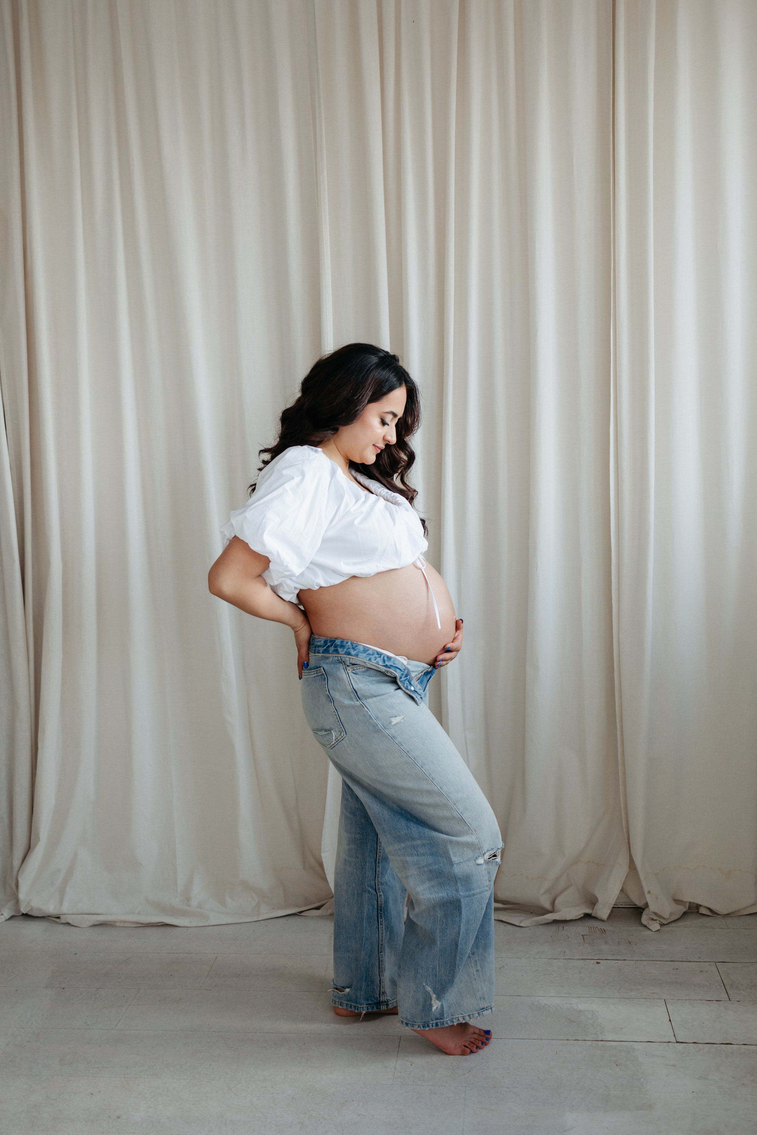 MAYRA & TREY’S MATERNITY STUDIO SESSION. Wedding Photographer Editorial Storytelling Cluj, Romania & Europe|Lore Photography
