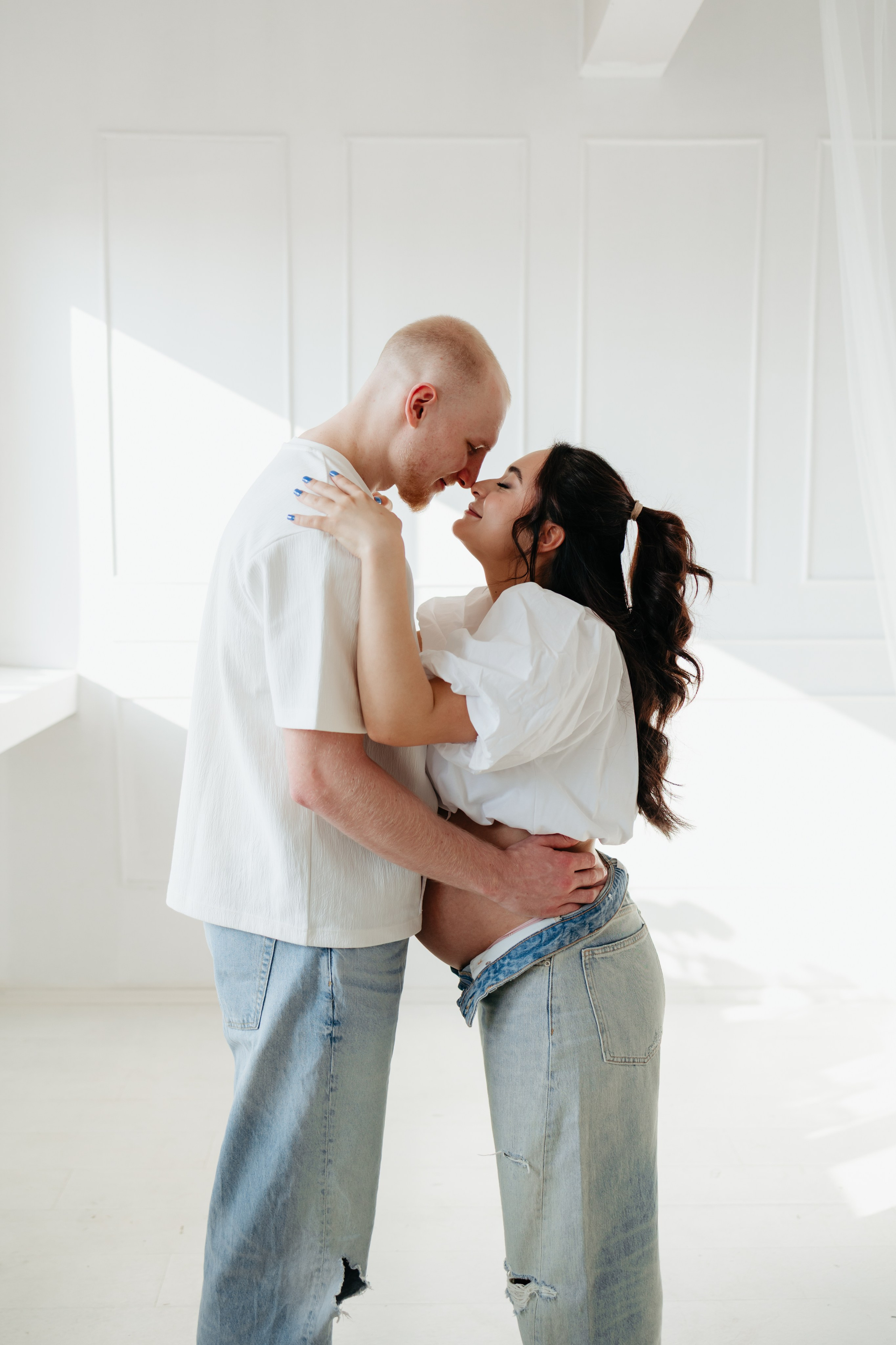 MAYRA & TREY’S MATERNITY STUDIO SESSION. Wedding Photographer Editorial Storytelling Cluj, Romania & Europe|Lore Photography
