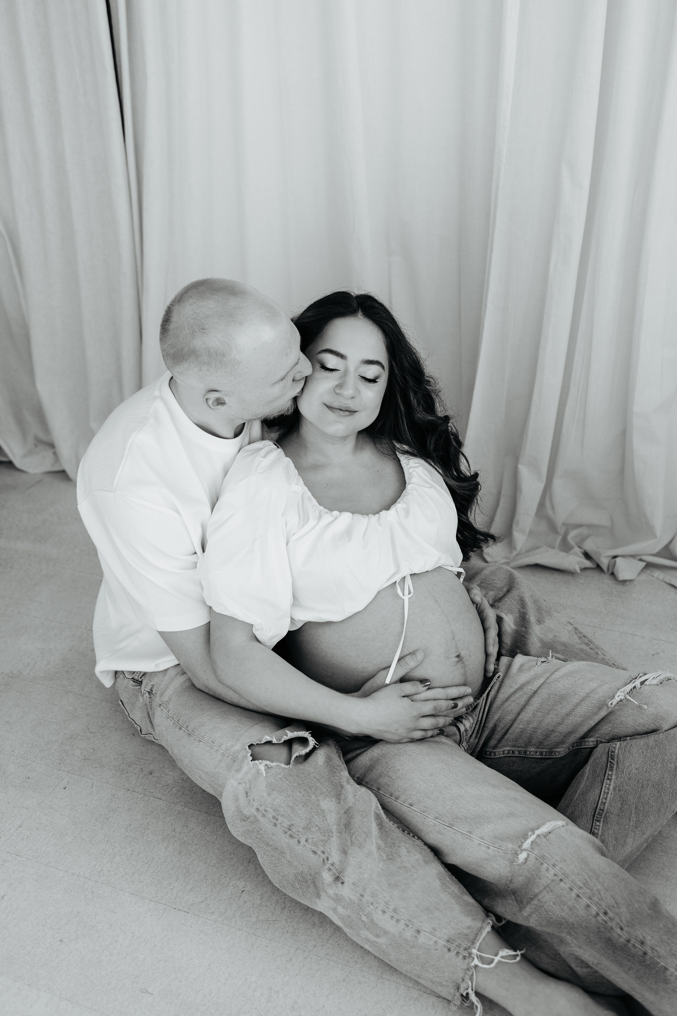 MAYRA & TREY’S MATERNITY STUDIO SESSION. Wedding Photographer Editorial Storytelling Cluj, Romania & Europe|Lore Photography