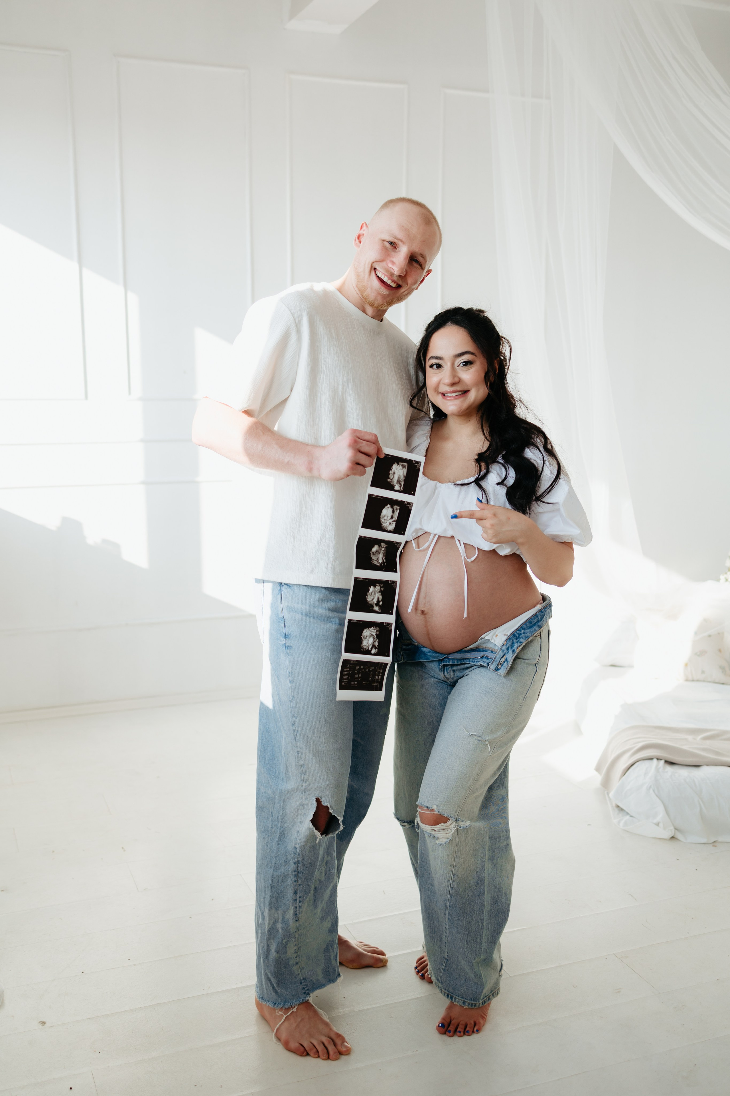 MAYRA & TREY’S MATERNITY STUDIO SESSION. Wedding Photographer Editorial Storytelling Cluj, Romania & Europe|Lore Photography