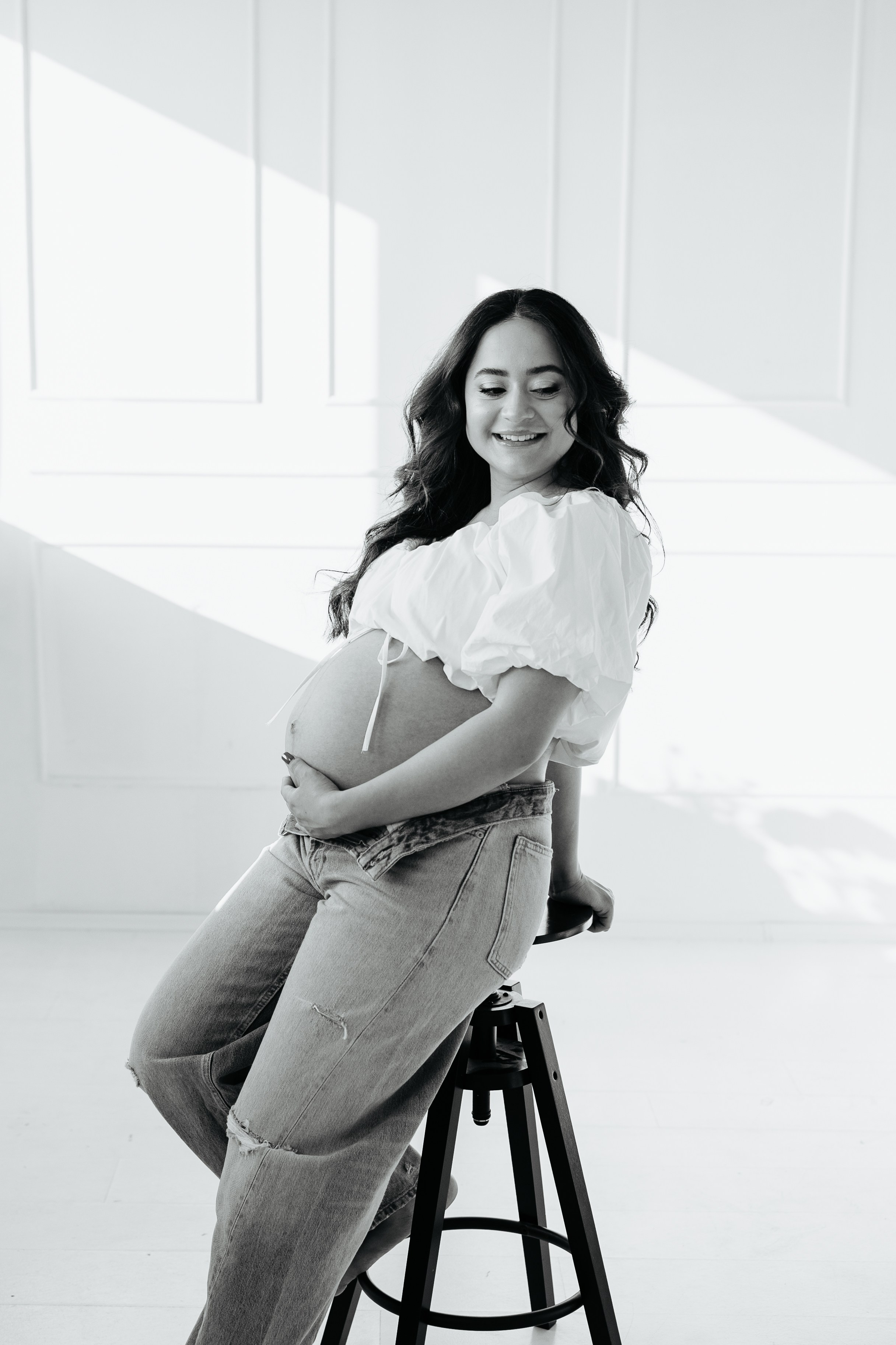MAYRA & TREY’S MATERNITY STUDIO SESSION. Wedding Photographer Editorial Storytelling Cluj, Romania & Europe|Lore Photography