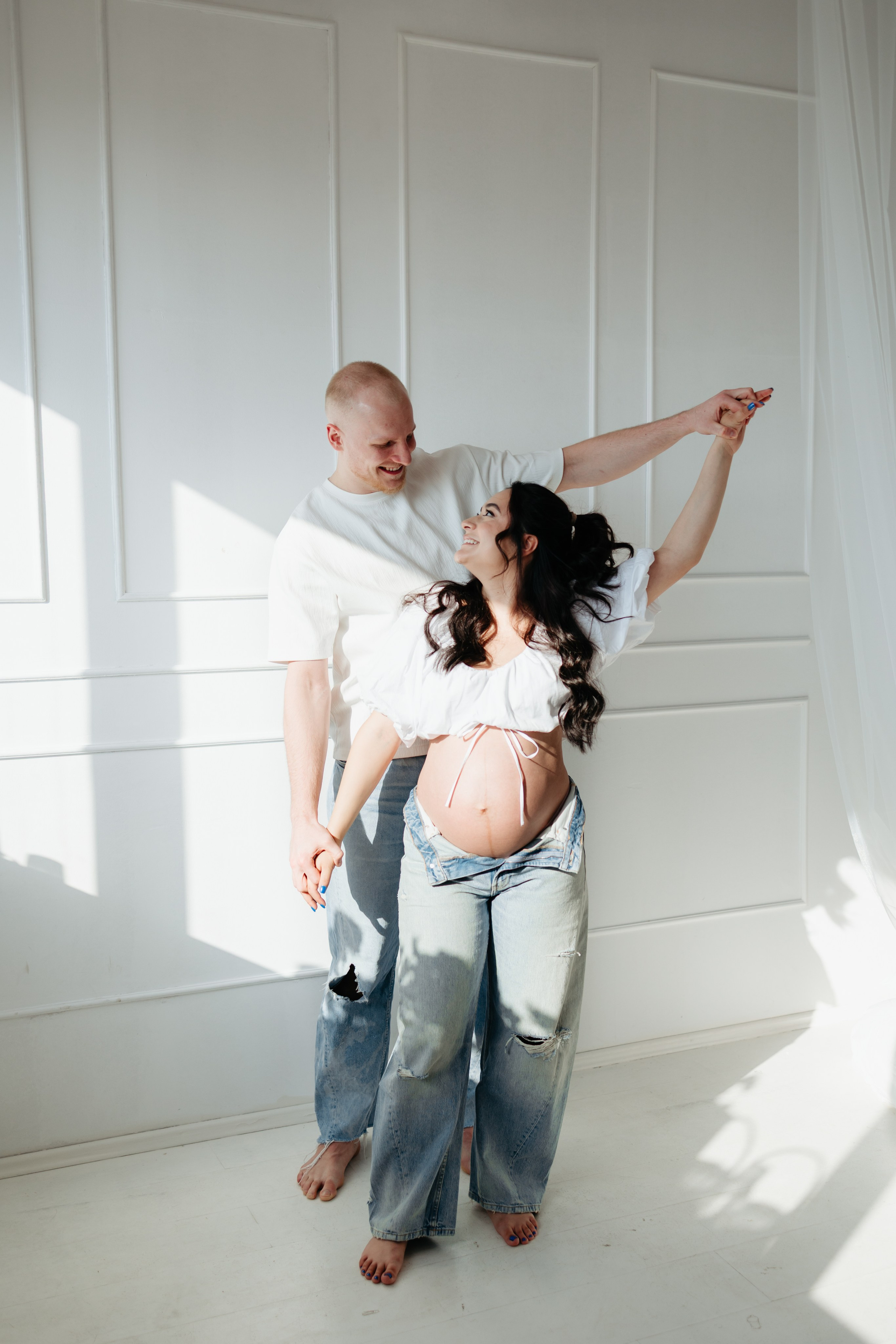 MAYRA & TREY’S MATERNITY STUDIO SESSION. Wedding Photographer Editorial Storytelling Cluj, Romania & Europe|Lore Photography