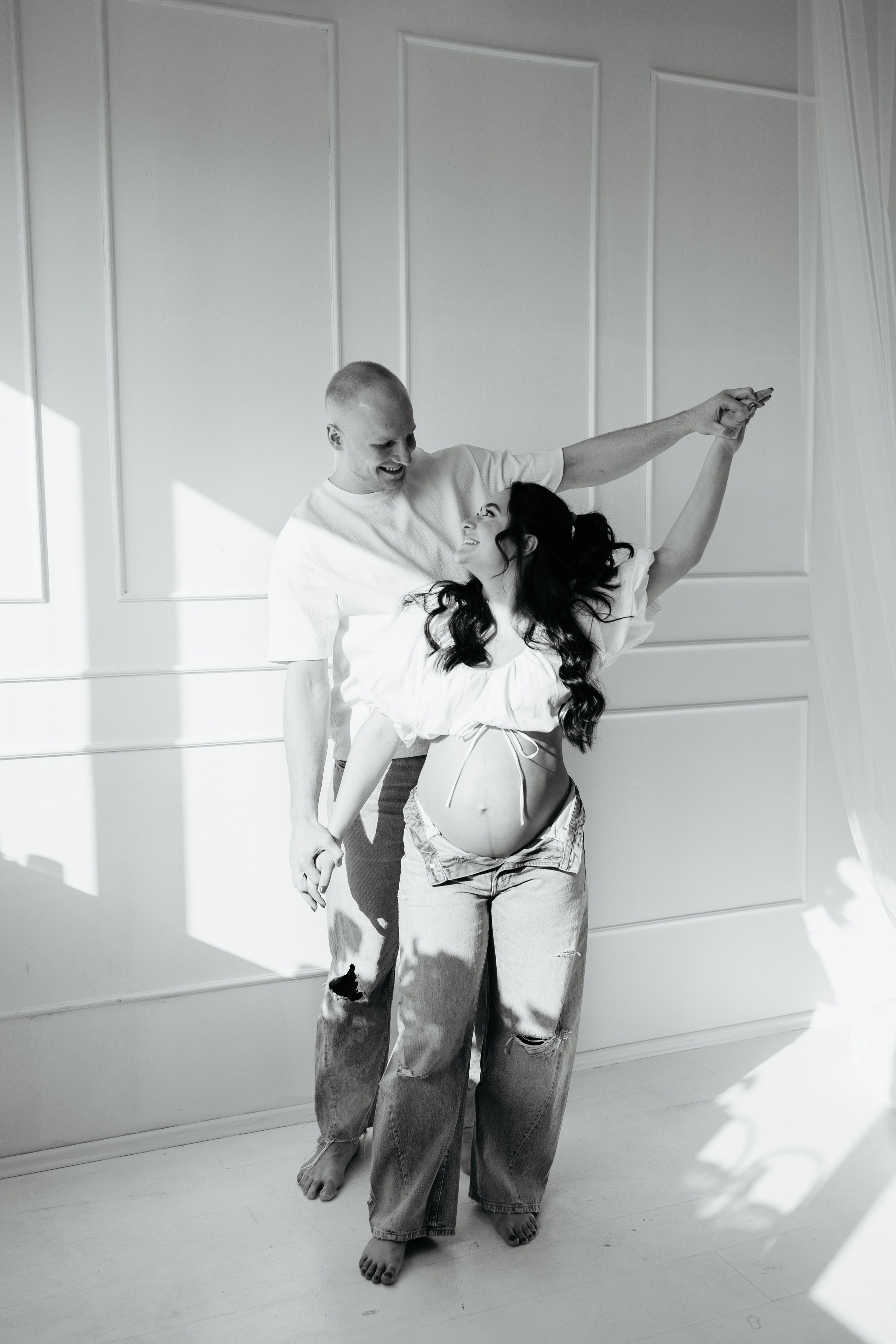 MAYRA & TREY’S MATERNITY STUDIO SESSION. Wedding Photographer Editorial Storytelling Cluj, Romania & Europe|Lore Photography