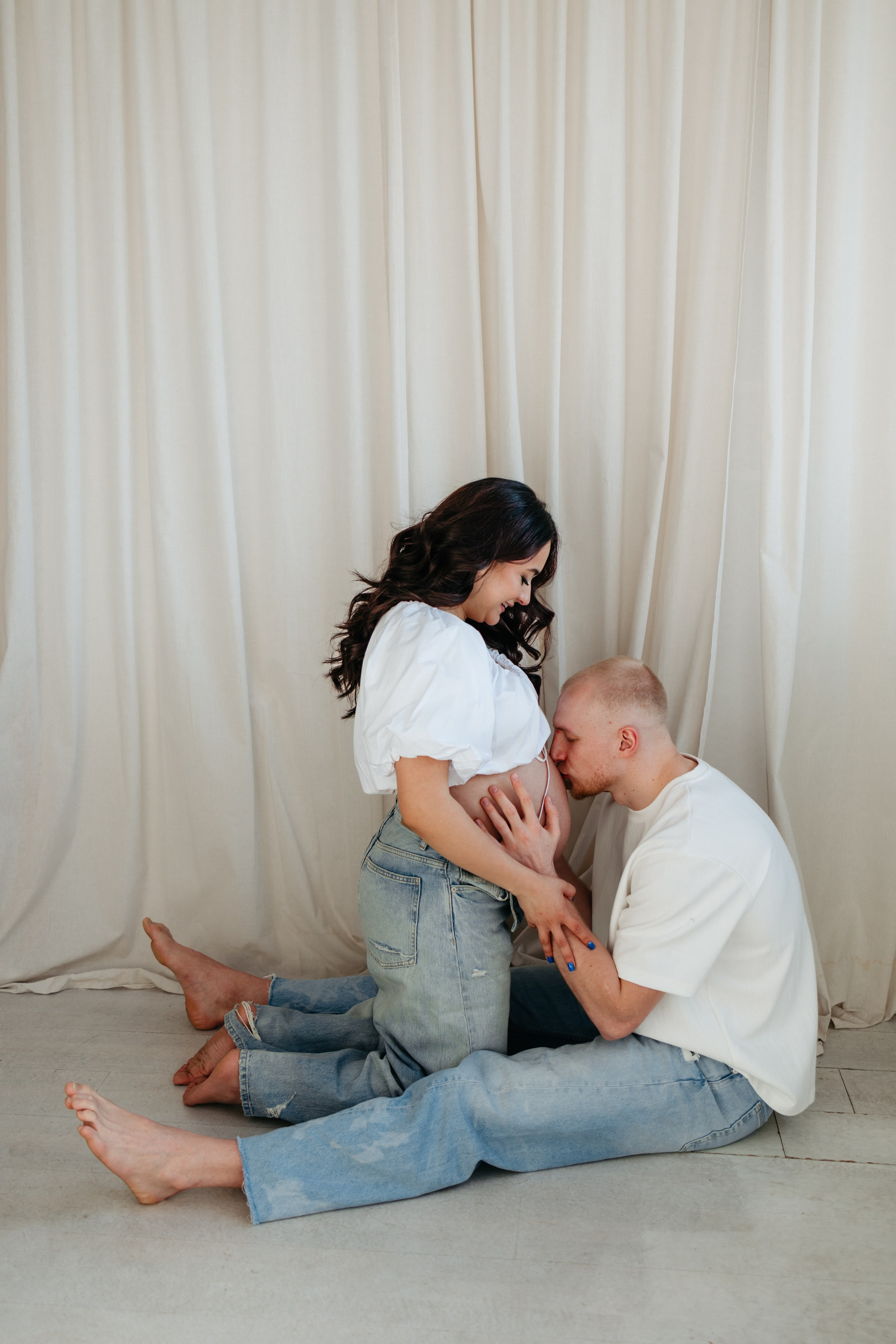 MAYRA & TREY’S MATERNITY STUDIO SESSION. Wedding Photographer Editorial Storytelling Cluj, Romania & Europe|Lore Photography