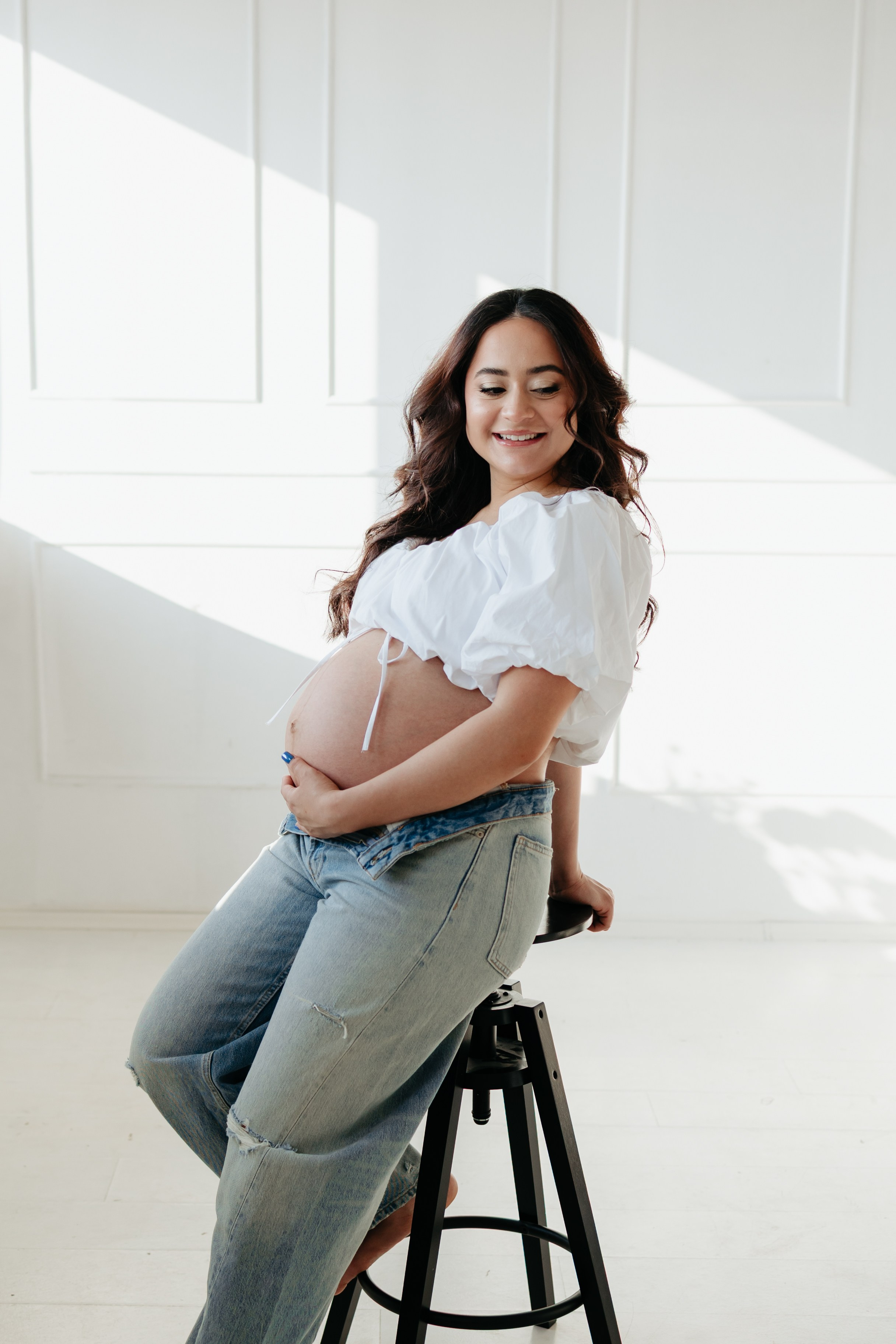 MAYRA & TREY’S MATERNITY STUDIO SESSION. Wedding Photographer Editorial Storytelling Cluj, Romania & Europe|Lore Photography