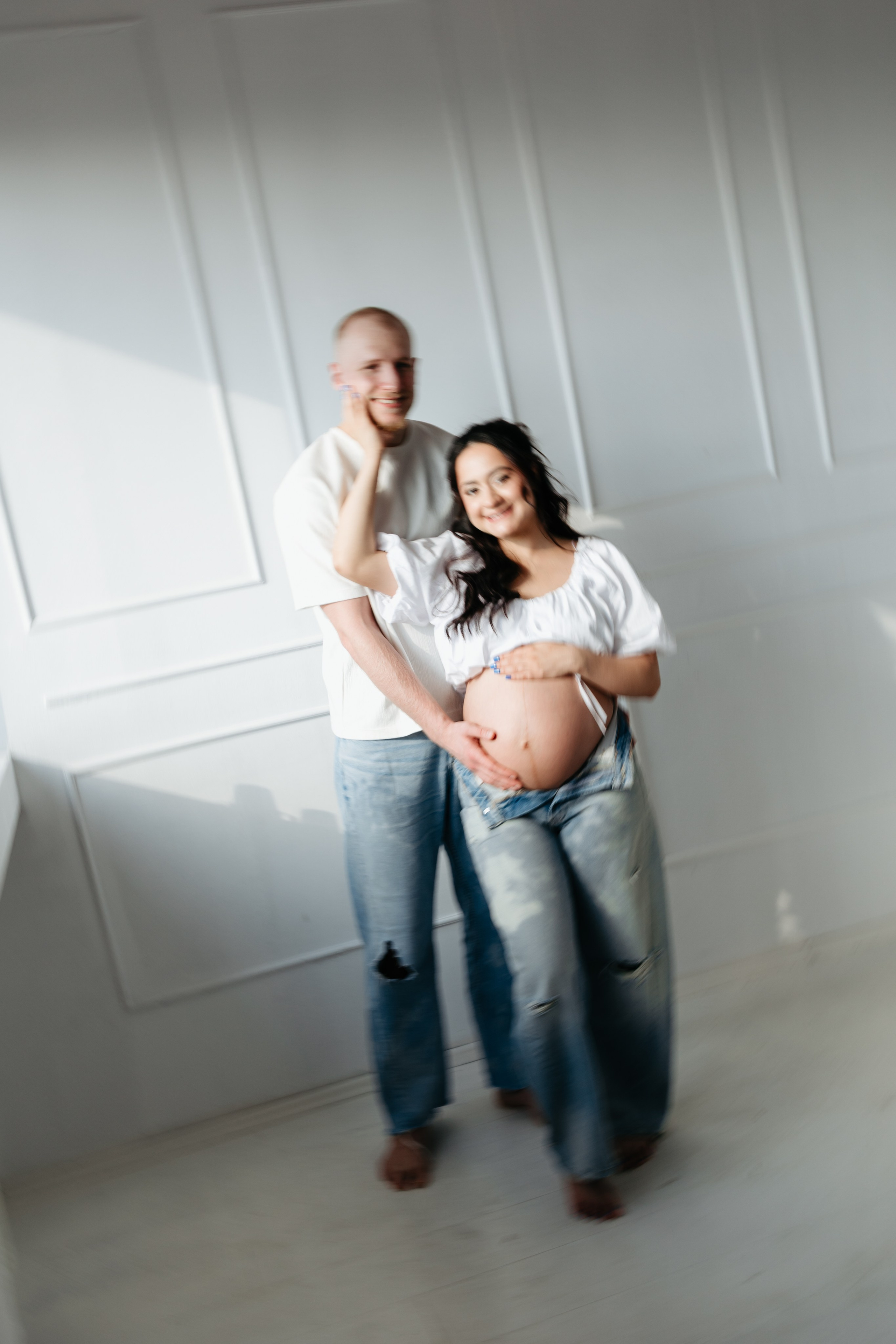 MAYRA & TREY’S MATERNITY STUDIO SESSION. Wedding Photographer Editorial Storytelling Cluj, Romania & Europe|Lore Photography