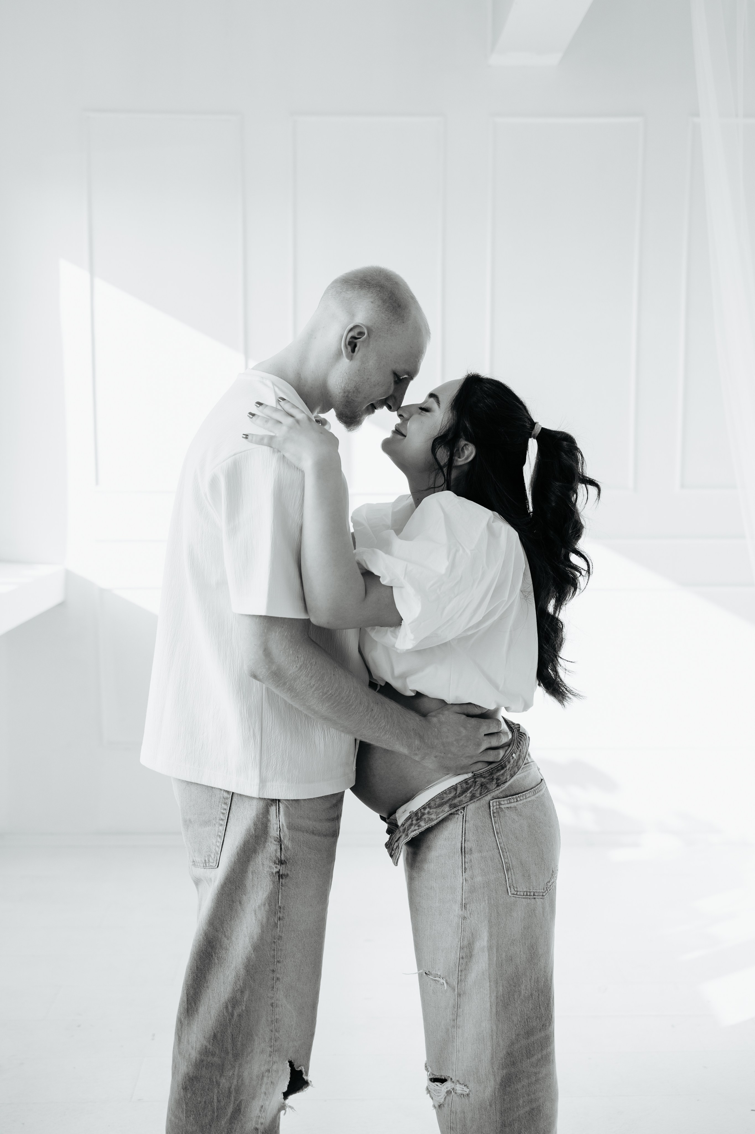 MAYRA & TREY’S MATERNITY STUDIO SESSION. Wedding Photographer Editorial Storytelling Cluj, Romania & Europe|Lore Photography