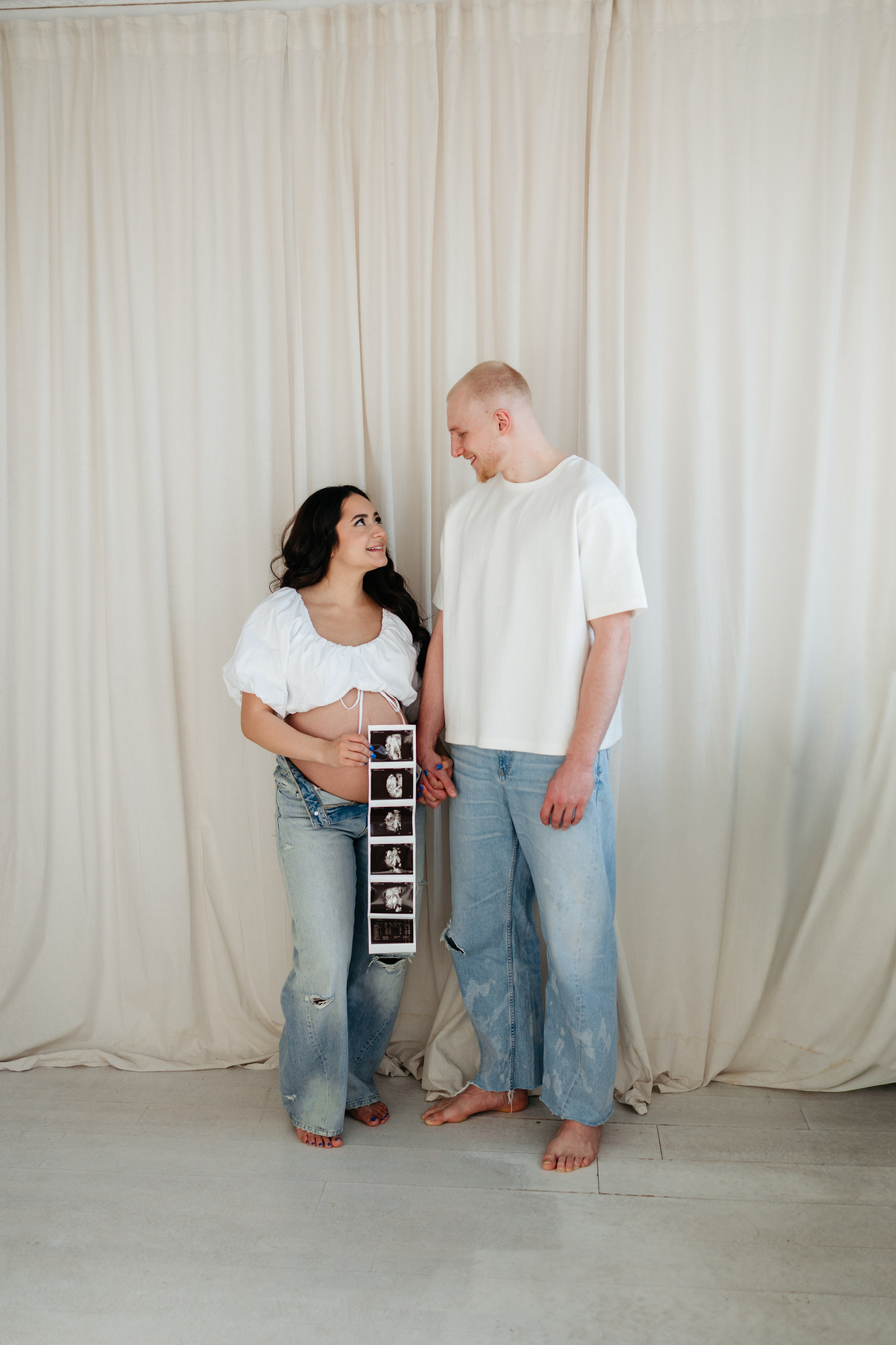 MAYRA & TREY’S MATERNITY STUDIO SESSION. Wedding Photographer Editorial Storytelling Cluj, Romania & Europe|Lore Photography