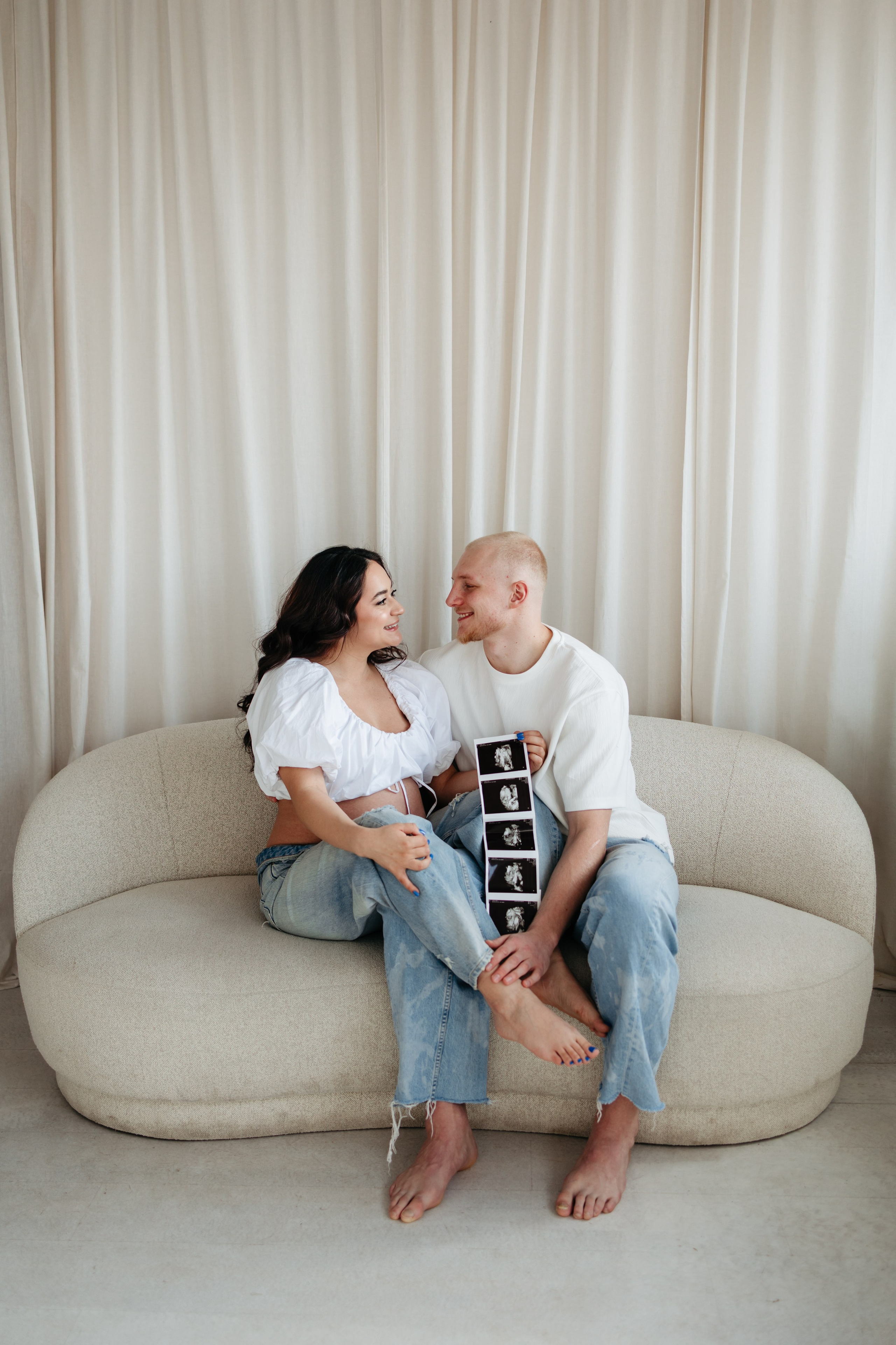 MAYRA & TREY’S MATERNITY STUDIO SESSION. Wedding Photographer Editorial Storytelling Cluj, Romania & Europe|Lore Photography
