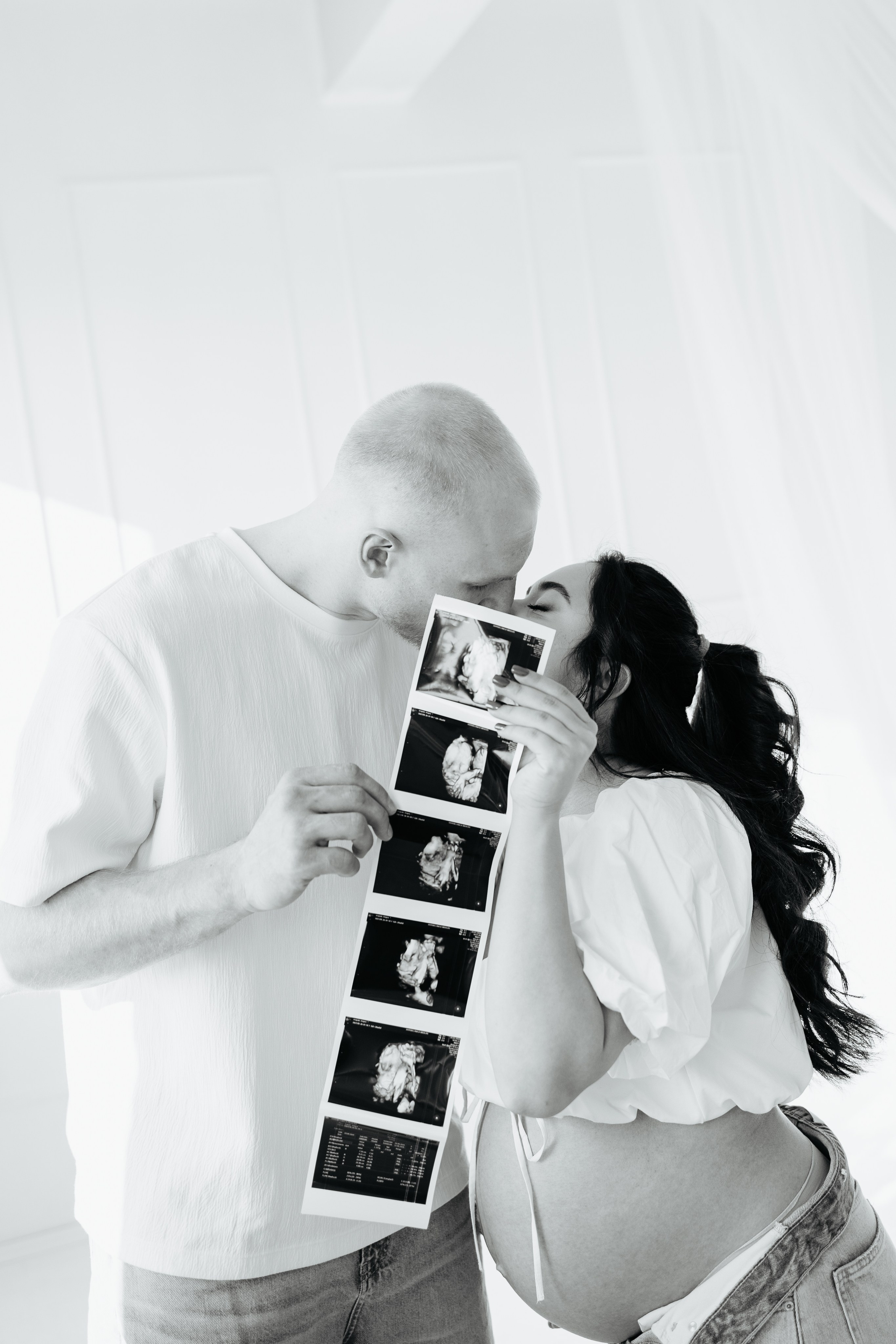 MAYRA & TREY’S MATERNITY STUDIO SESSION. Wedding Photographer Editorial Storytelling Cluj, Romania & Europe|Lore Photography