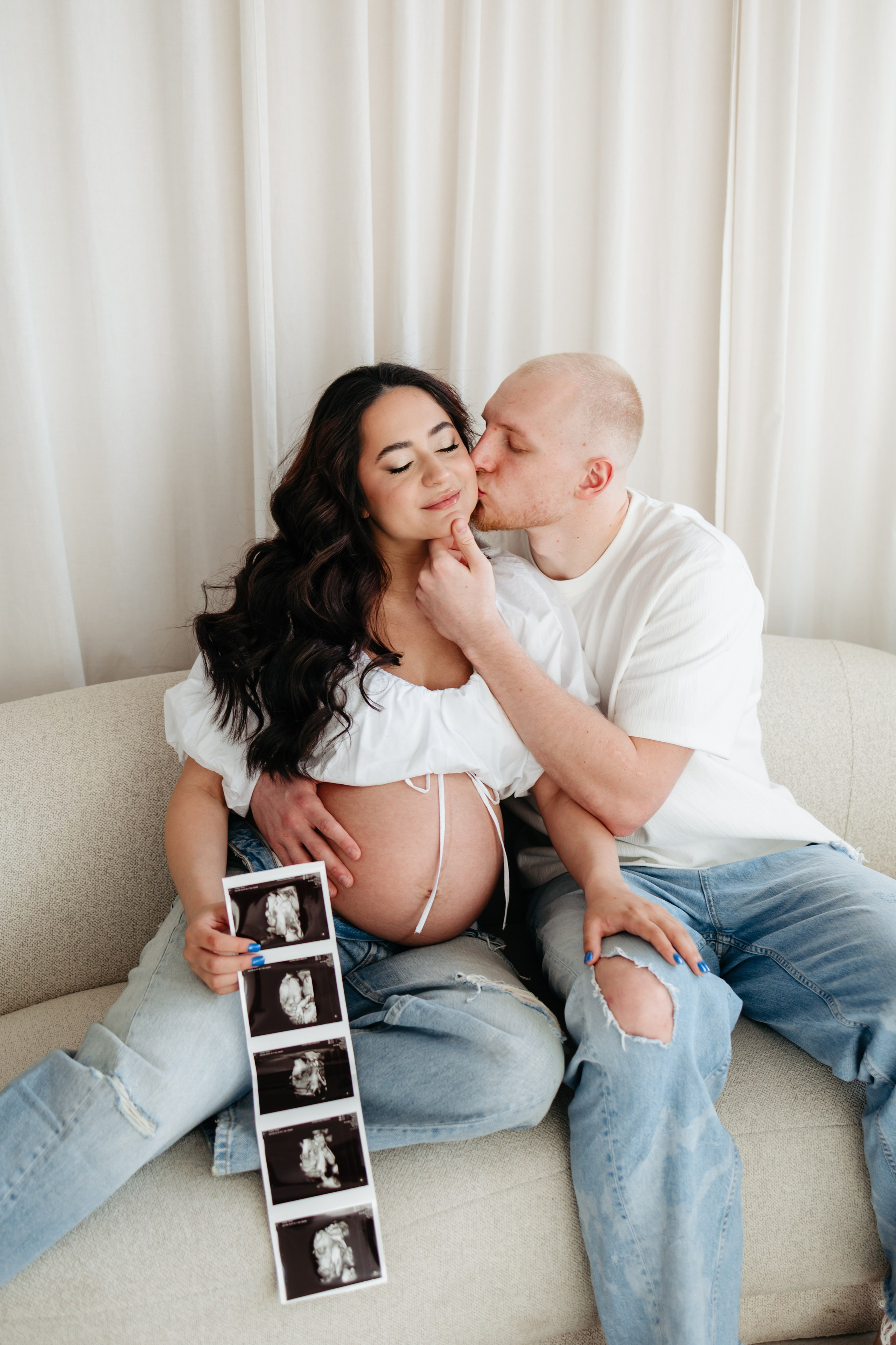 MAYRA & TREY’S MATERNITY STUDIO SESSION. Wedding Photographer Editorial Storytelling Cluj, Romania & Europe|Lore Photography