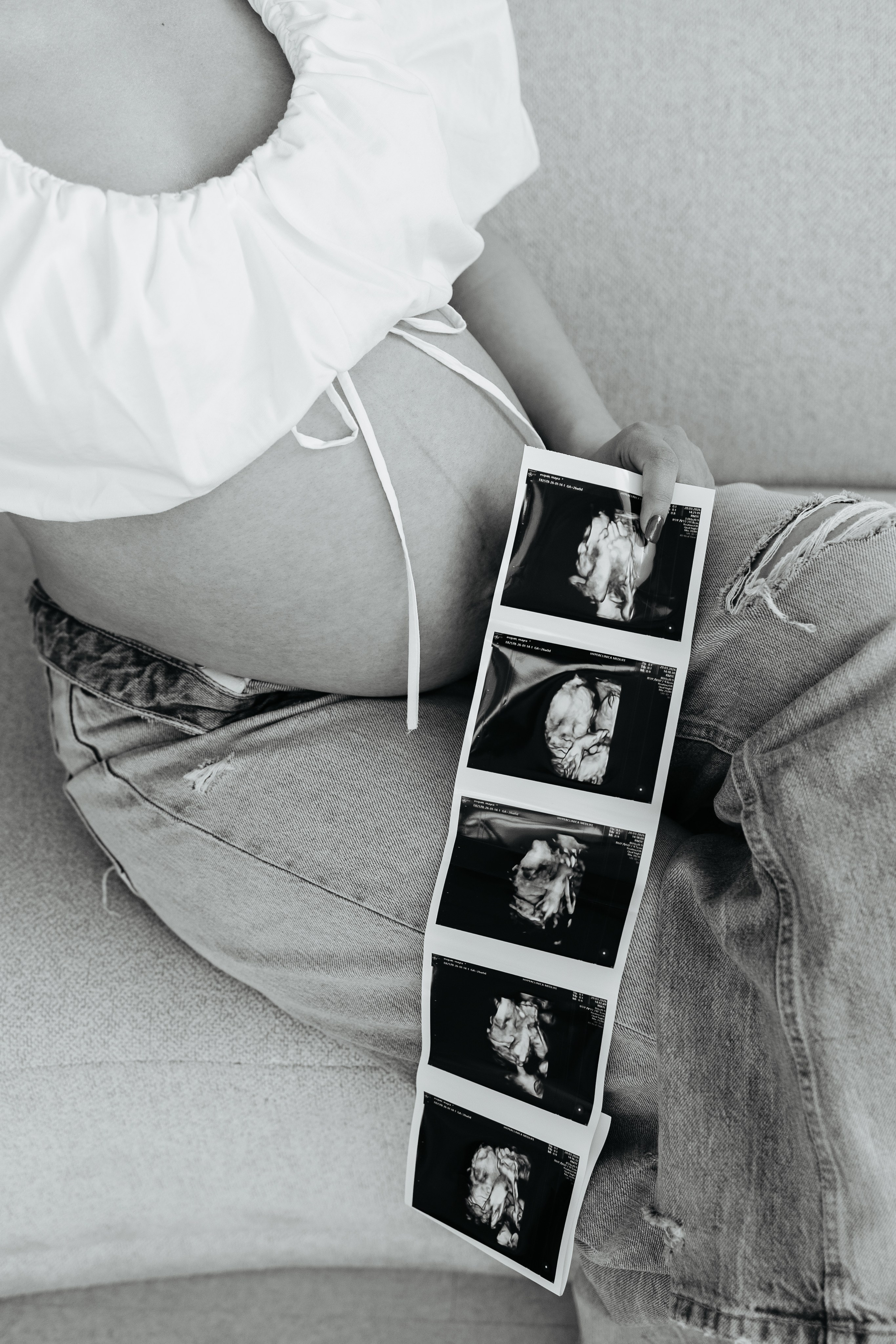 MAYRA & TREY’S MATERNITY STUDIO SESSION. Wedding Photographer Editorial Storytelling Cluj, Romania & Europe|Lore Photography