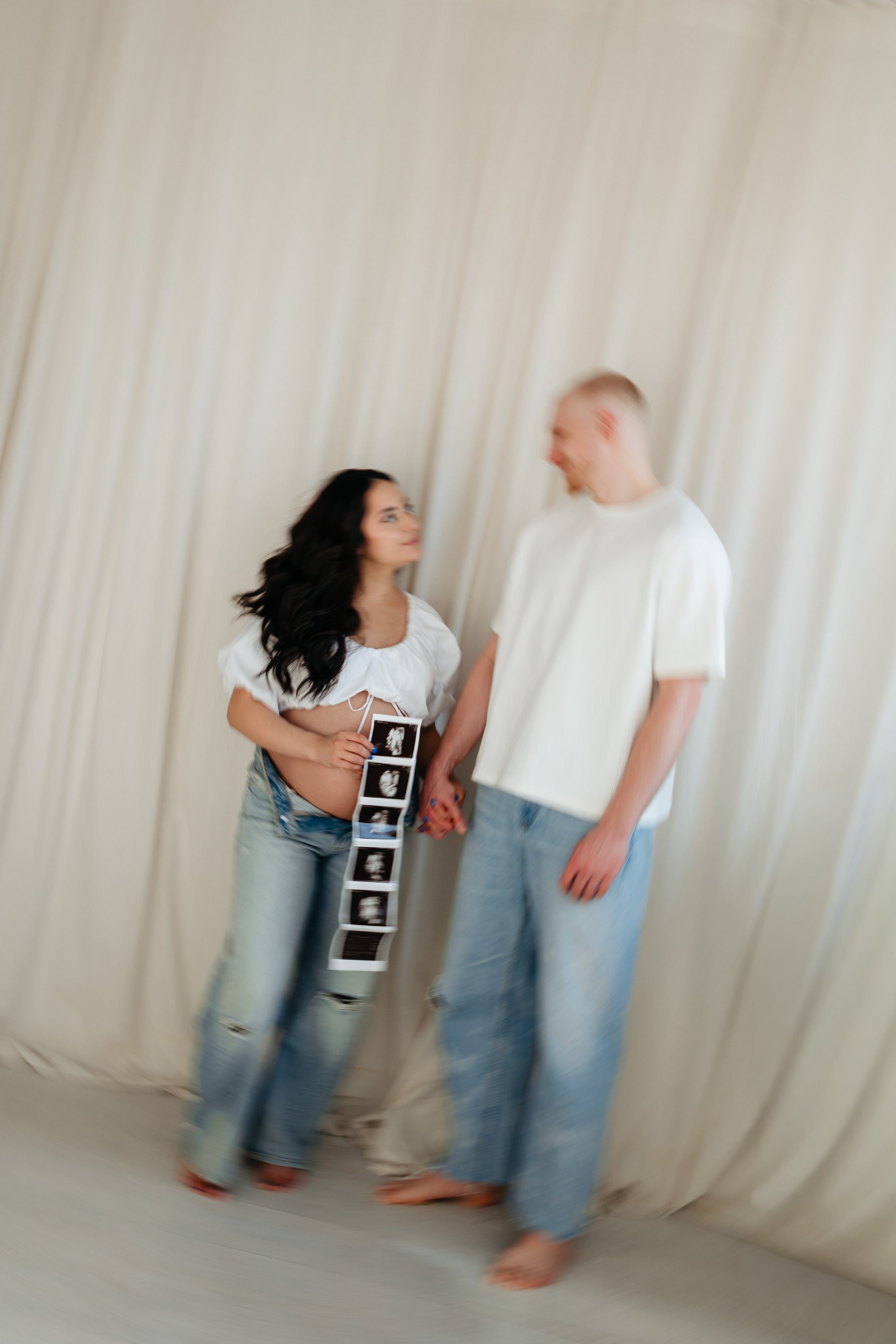 MAYRA & TREY’S MATERNITY STUDIO SESSION. Wedding Photographer Editorial Storytelling Cluj, Romania & Europe|Lore Photography