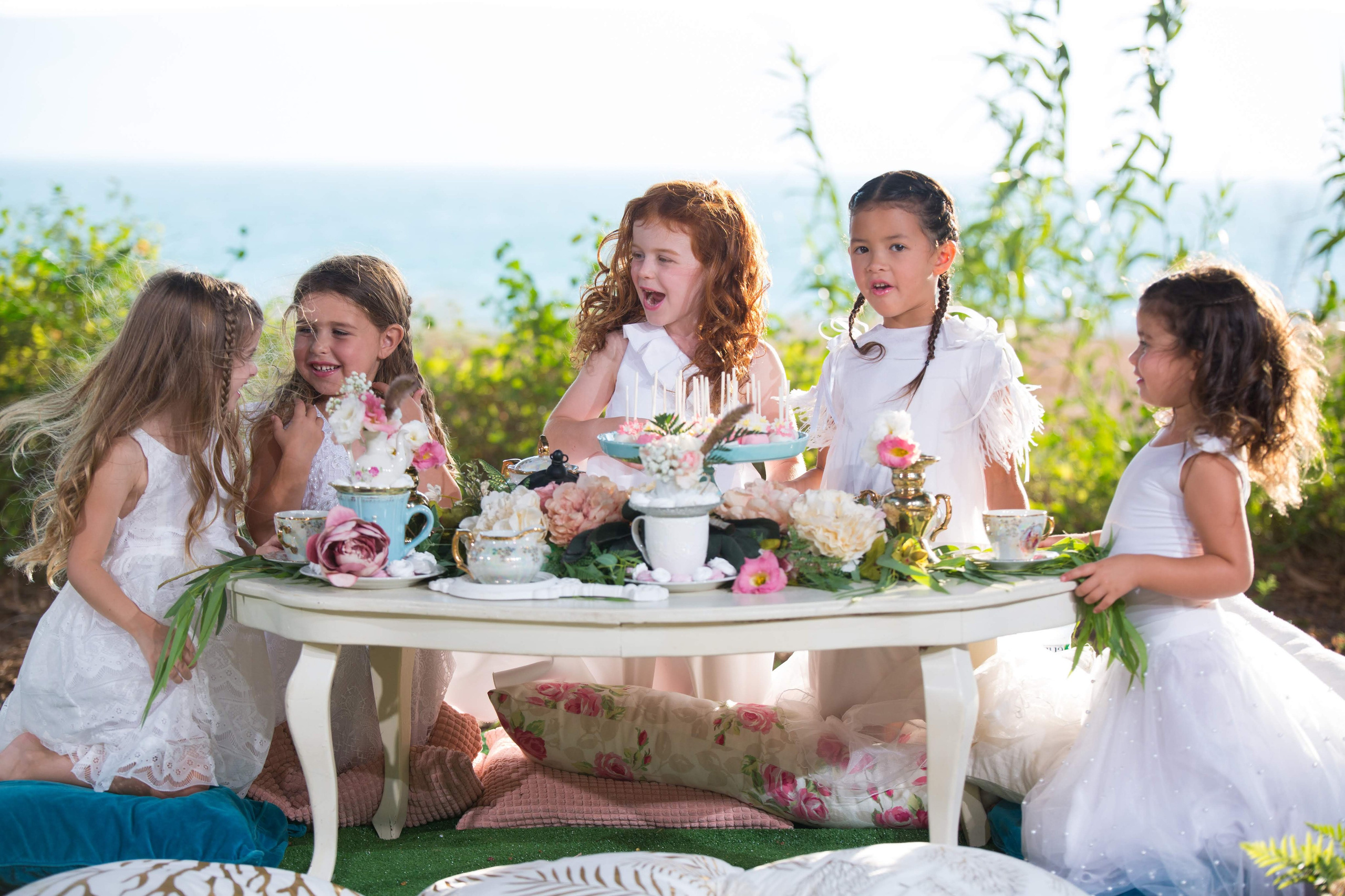 Little bridesmaids. AMIR BUCHNIK PHOTOGRAPHER
