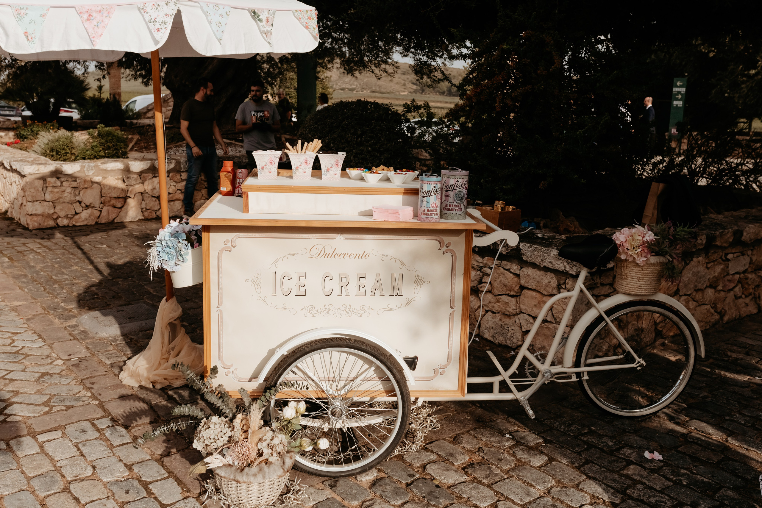 Boda en Bodegas Francisco Gómez Villena Inés y Alex - Ramoné Fotografía. Ramoné Fotografía · Fotógrafo de Bodas en Alicante, Murcia y Valencia | Reportaje Natural y Documental