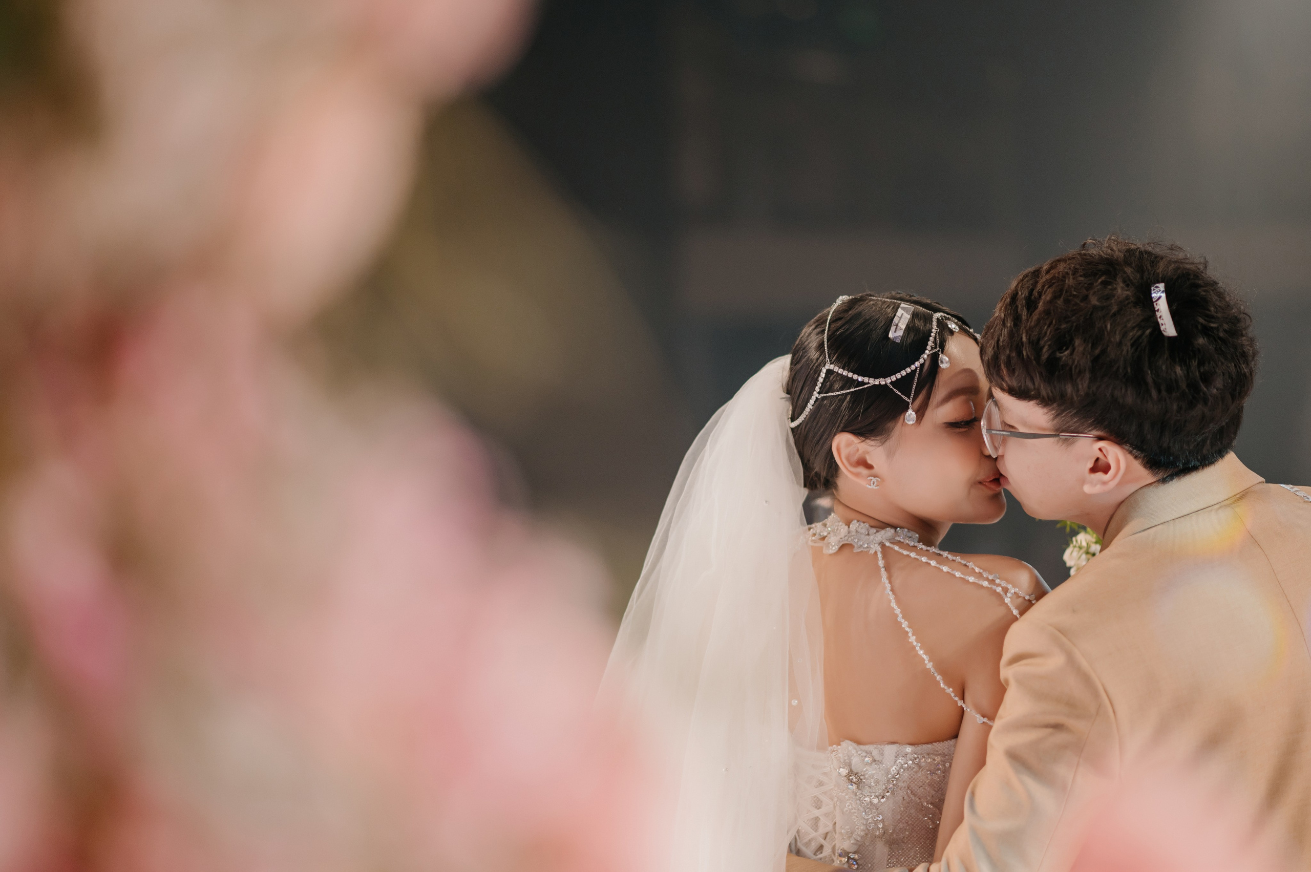 KHANG & QUYEN / Lavela Hotel. Saigon Wedding Present | Art Beyond Moments