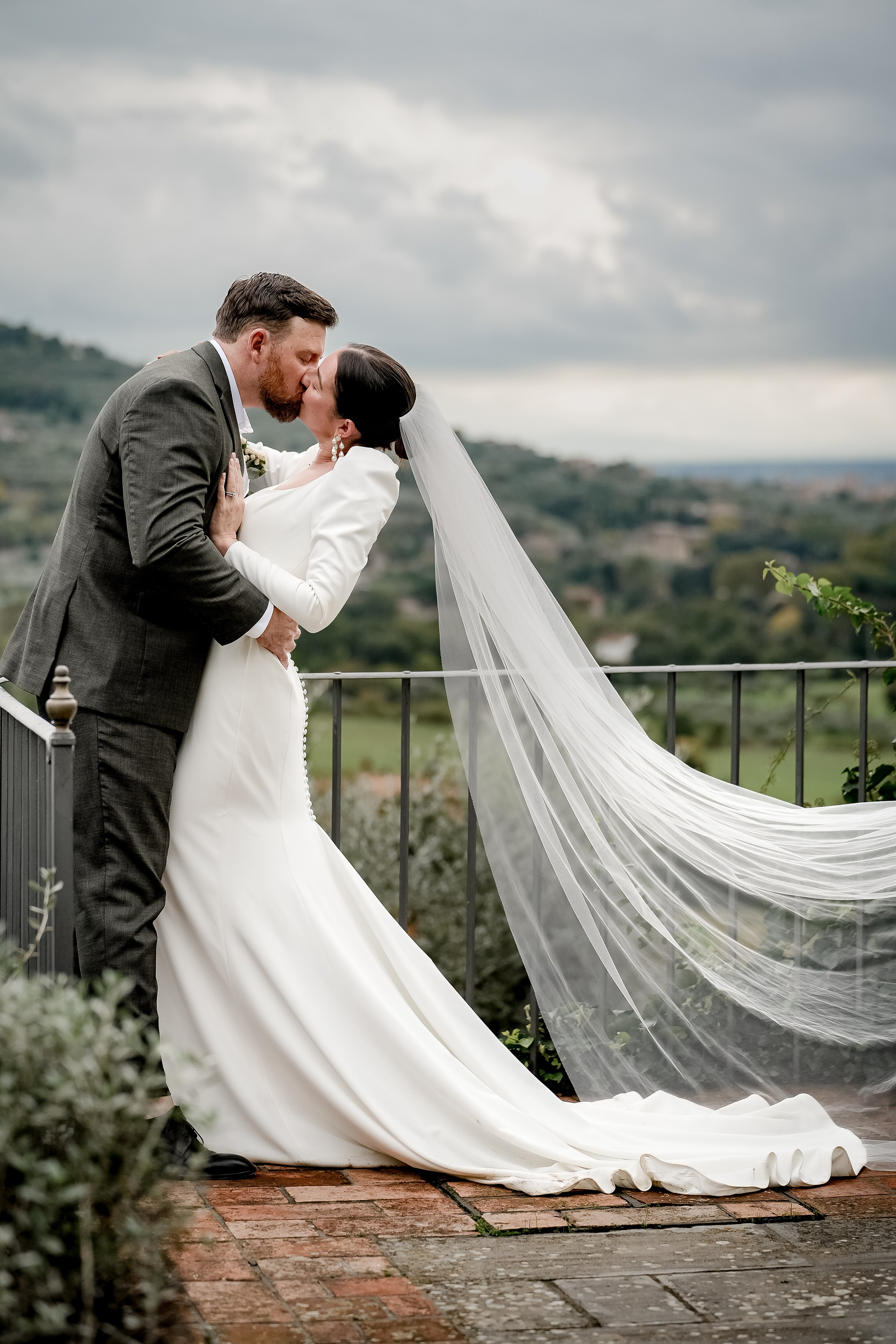 Elopment in Cortona. Villa Falconiere. Wedding Photographer in Italy