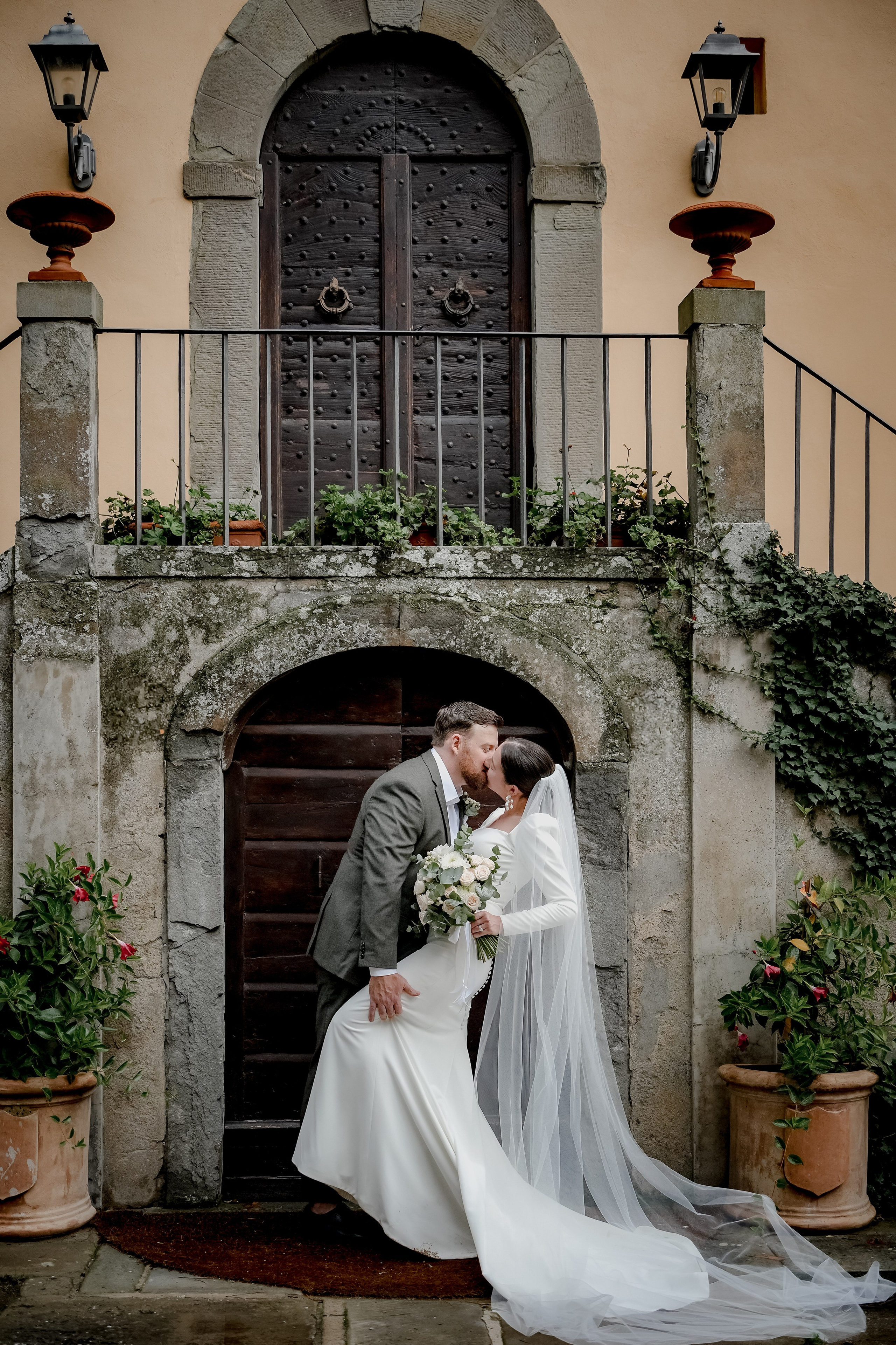 Elopment in Cortona. Villa Falconiere. Wedding Photographer in Italy