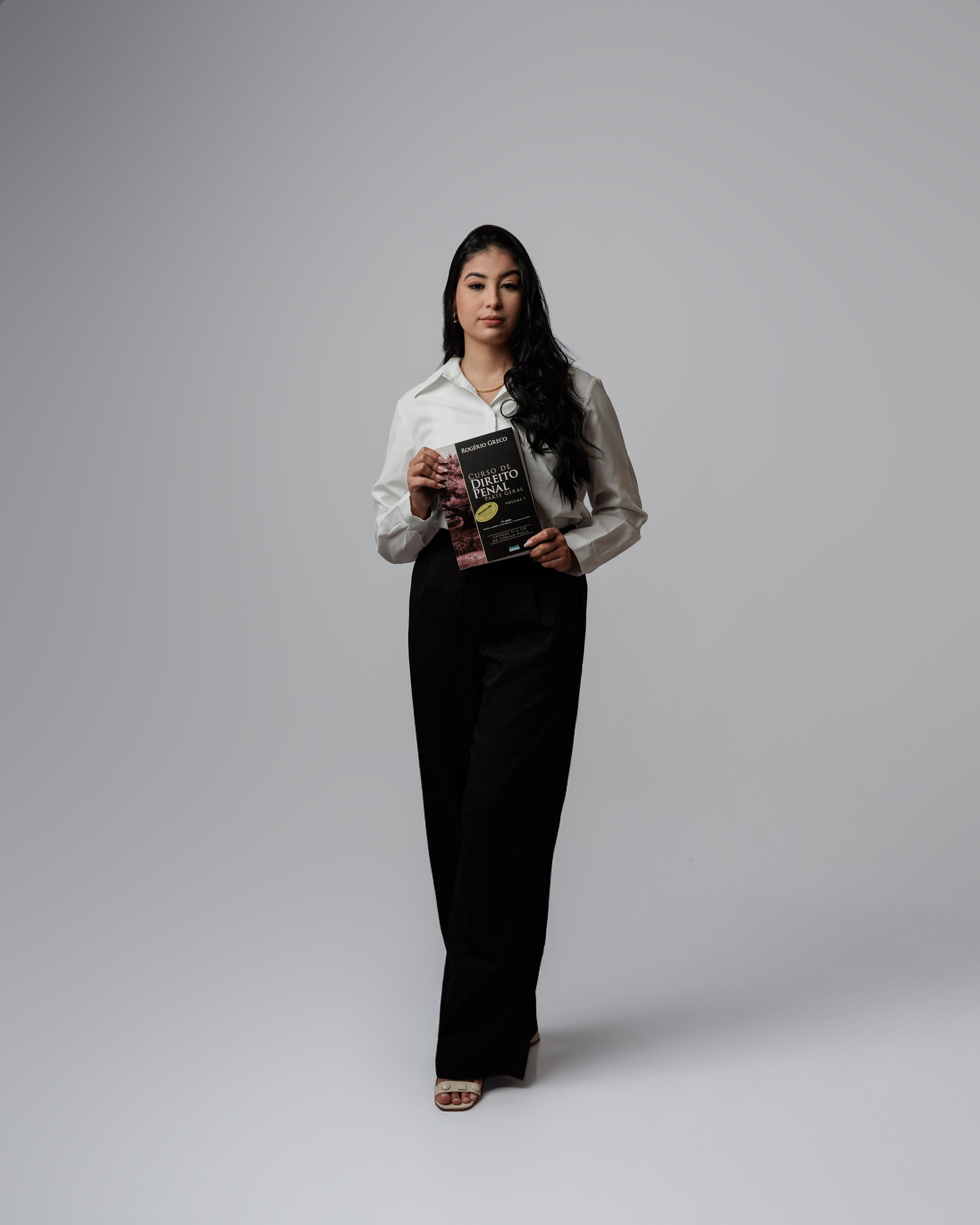 2025 | Micheli — Meio Curso — Estudio. Denis Damasceno | Fotografia