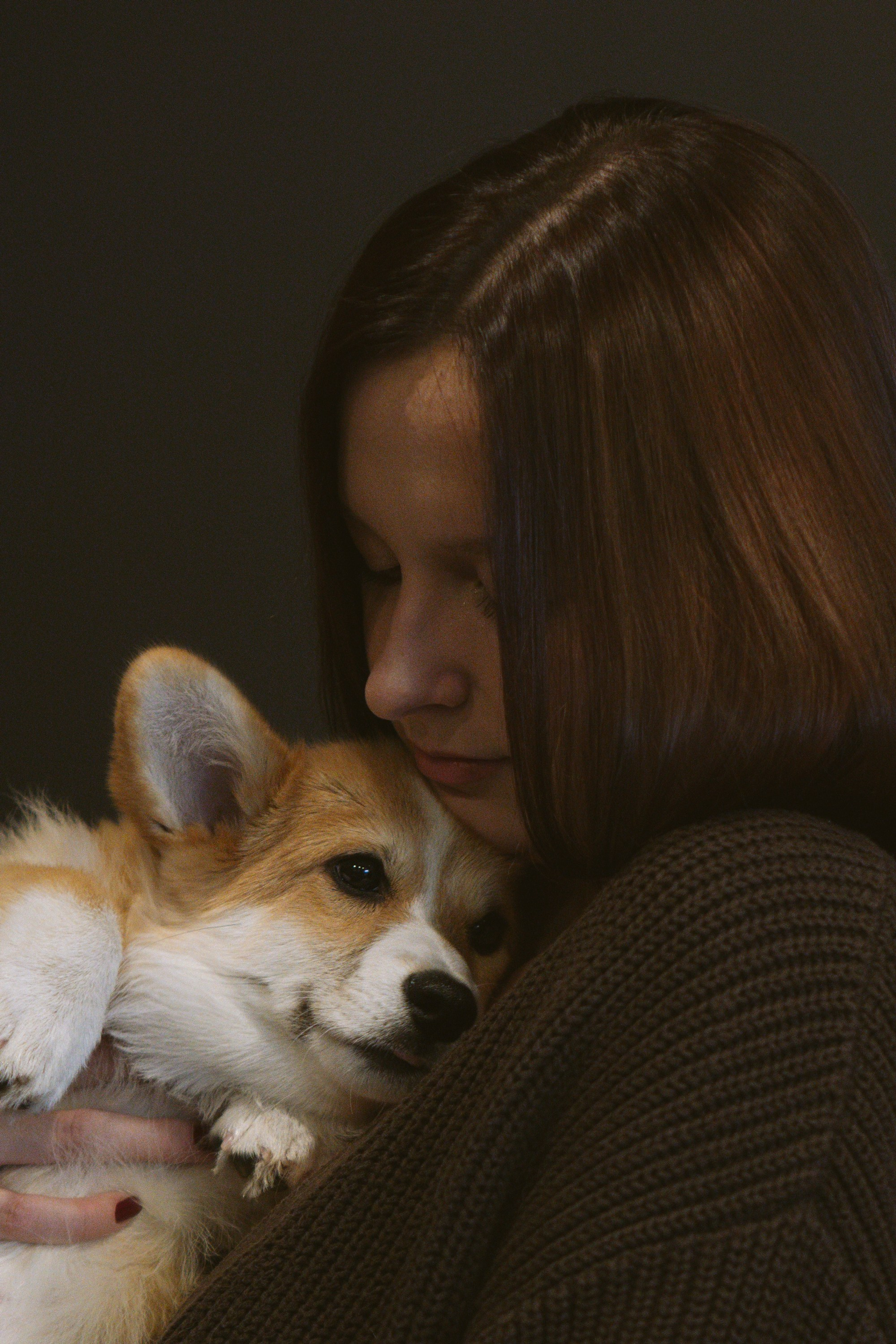 Anastasia and her Ada, Pembroke Welsh Corgi. Kat Laisaar — Pet photographer in Tallinn