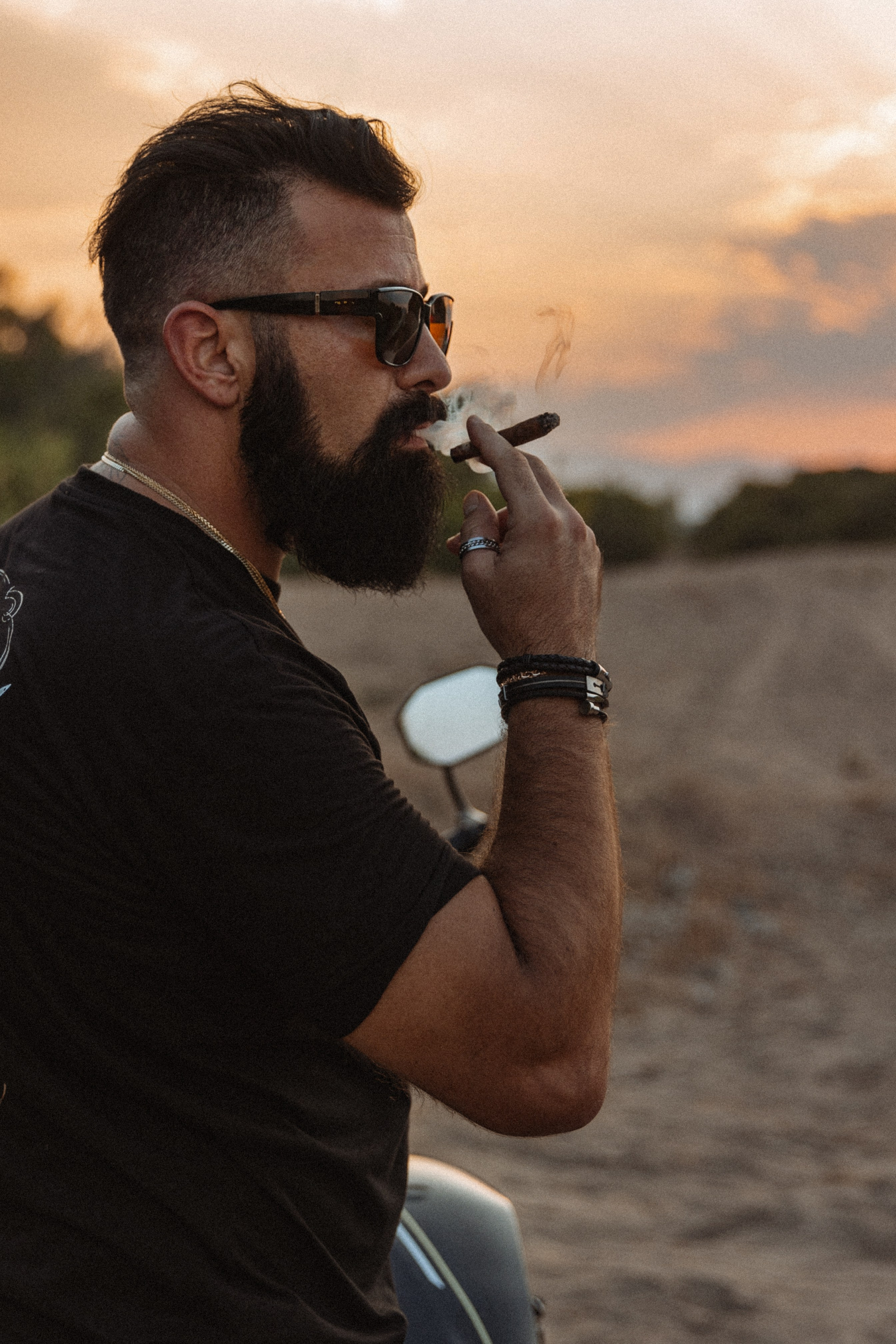 Мужская фотосессия в Анталии. Фотосессия для мужчин. Фото с мотиком. Мужская фотосессия в Анталии. Мужская фотосессия в Турции.