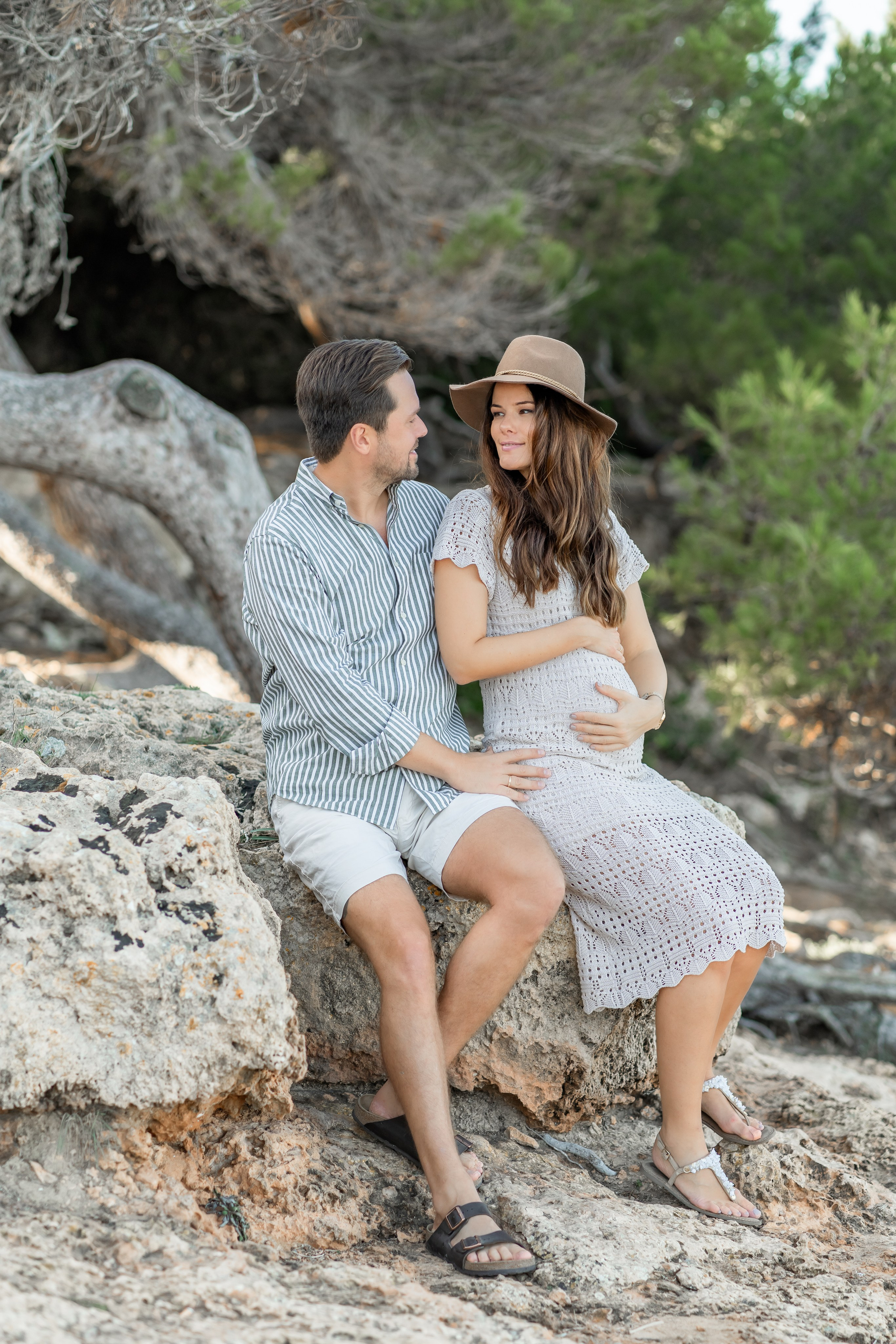 Babybauch Shooting Mallorca. Deine Fotografin auf Mallorca für Familien und Business