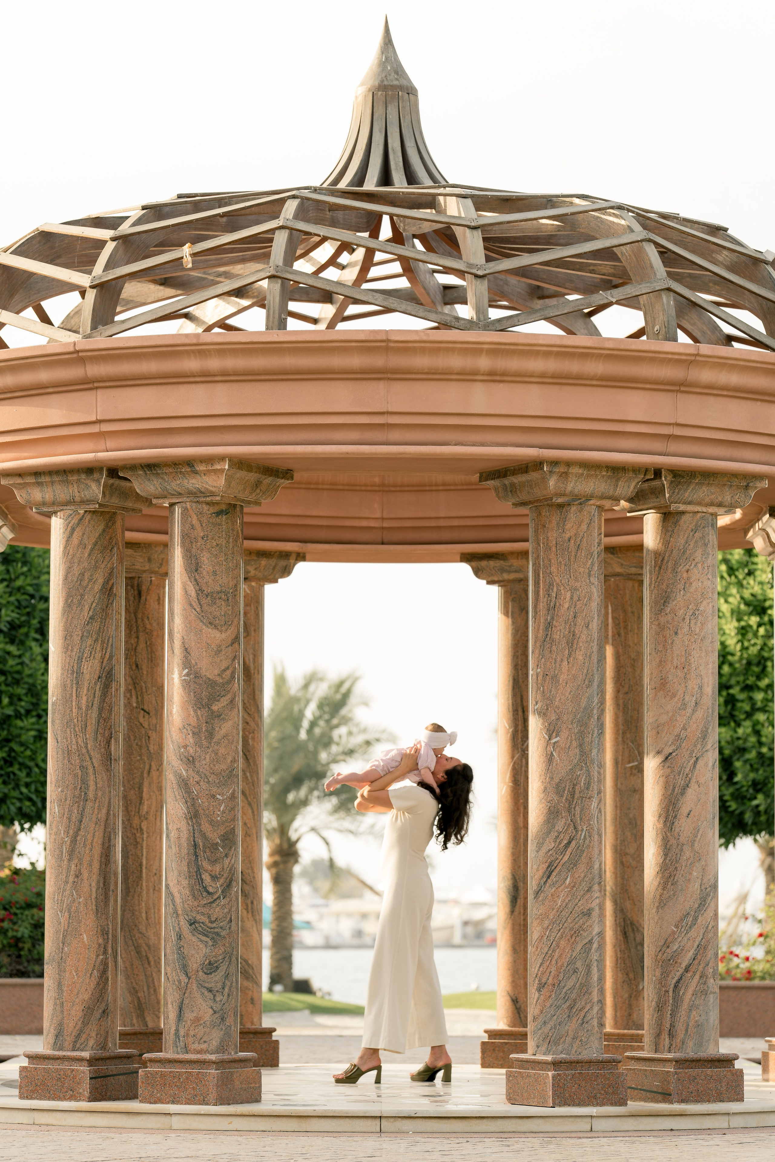 Семейная фотосессия в Отеле. Фотограф в Абу Даби Марина