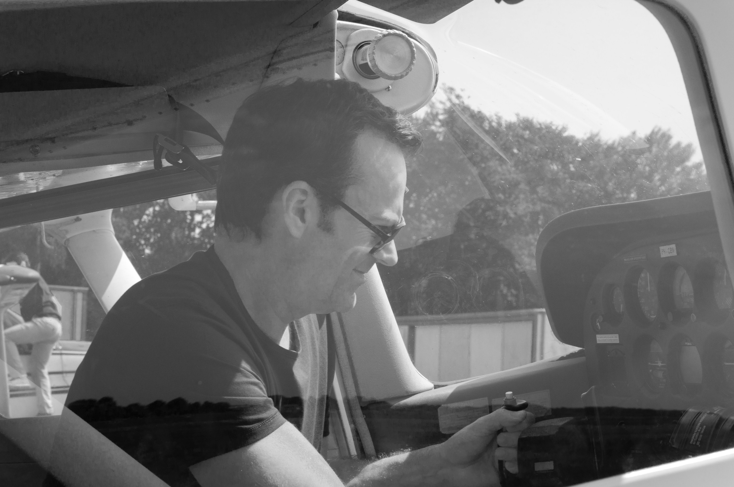 Een fotoshoot van een piloot en vliegtuigen. Éclat Fotos. Exclusieve portretfotografieservice