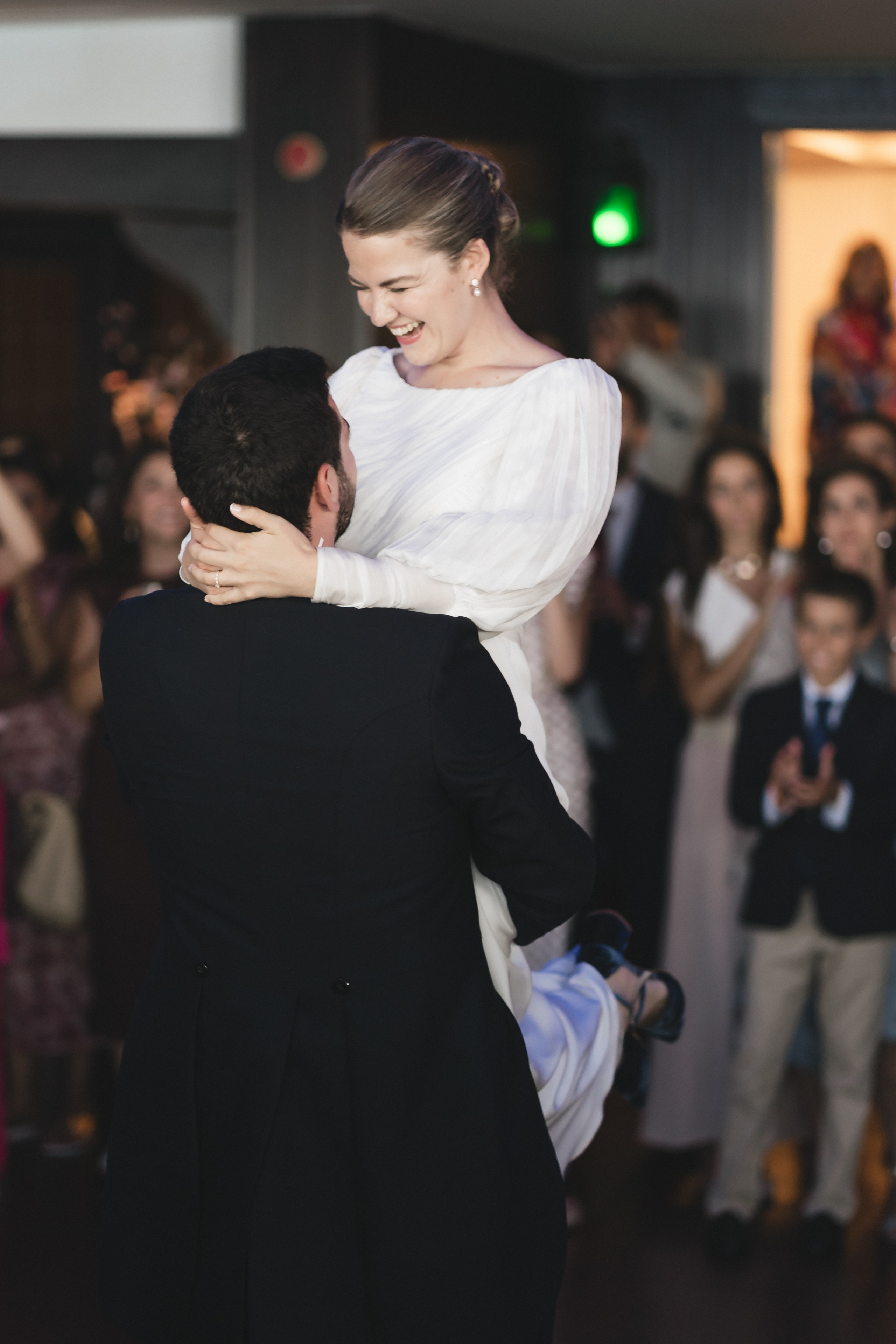 Elegancia y alegría familiar. Boda de Andrés y Lucía en San Sebastián. Holigood foto y video reportaje de bodas en San Sebastián y Europa