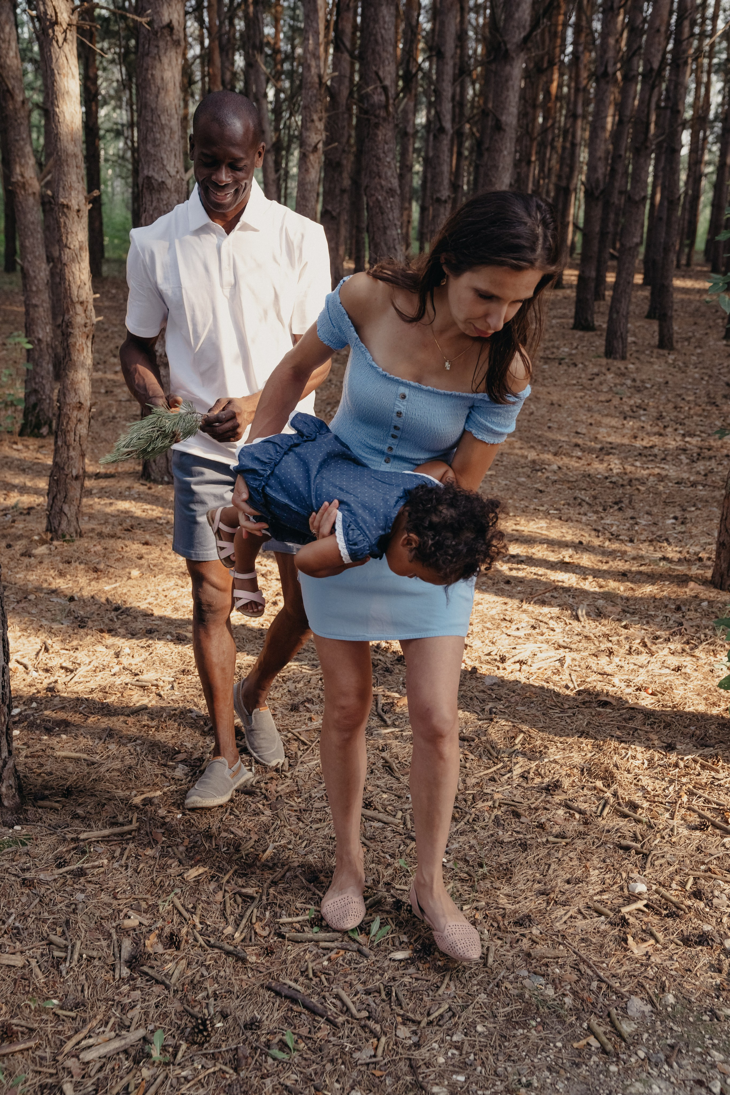 Family in Birds Hill. Photographer Viktoriia Skavronskaya