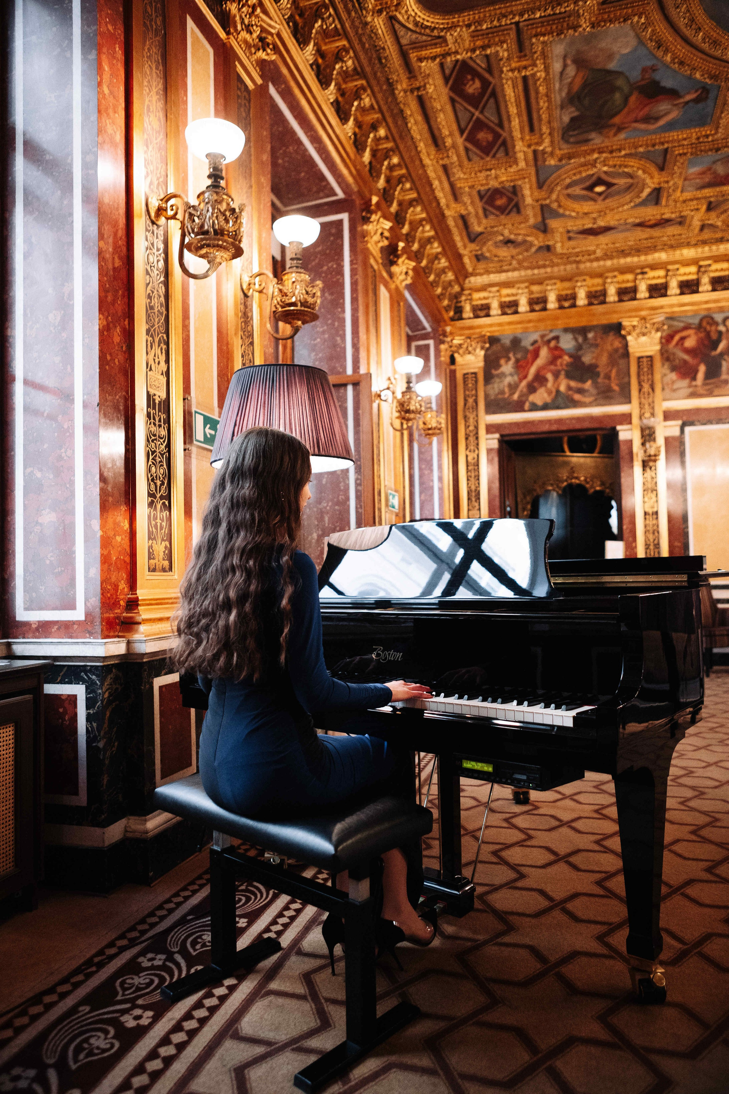 A LOVE STORY IN VIENNA. PHOTOGRAPHER IN ISRAEL