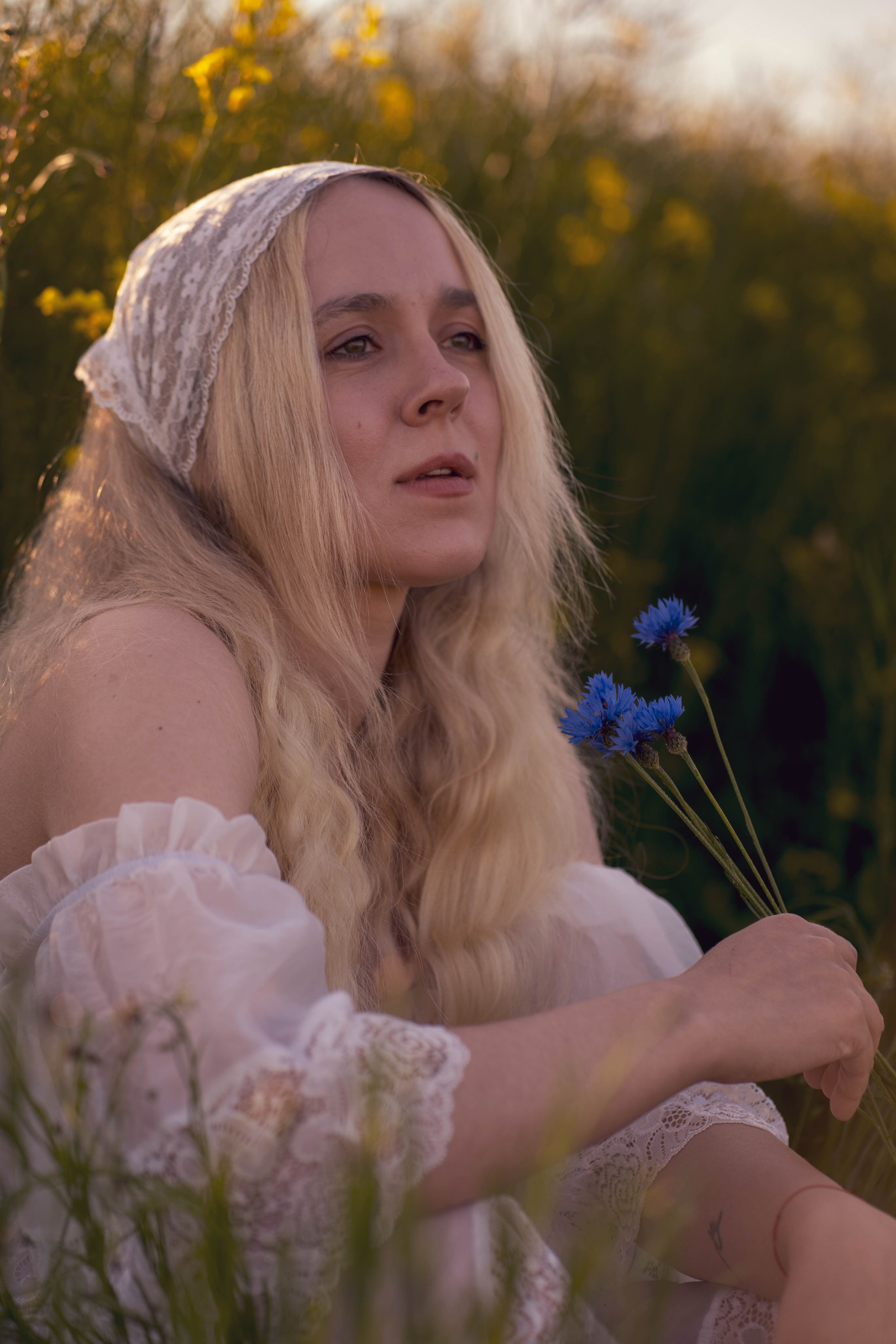 Rapsų laukai su Egle. Fotografija — Olga Bojarin