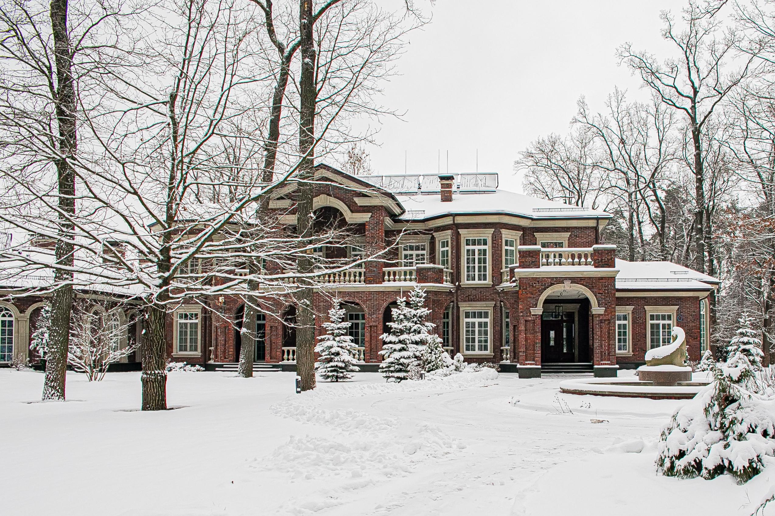 2021 De Luxe Wedding Photoshoot Esteema Residence Kiev Ukraine. Iurkovski PHOTOGRAPHY in Europe. Luxury destination weddings and events