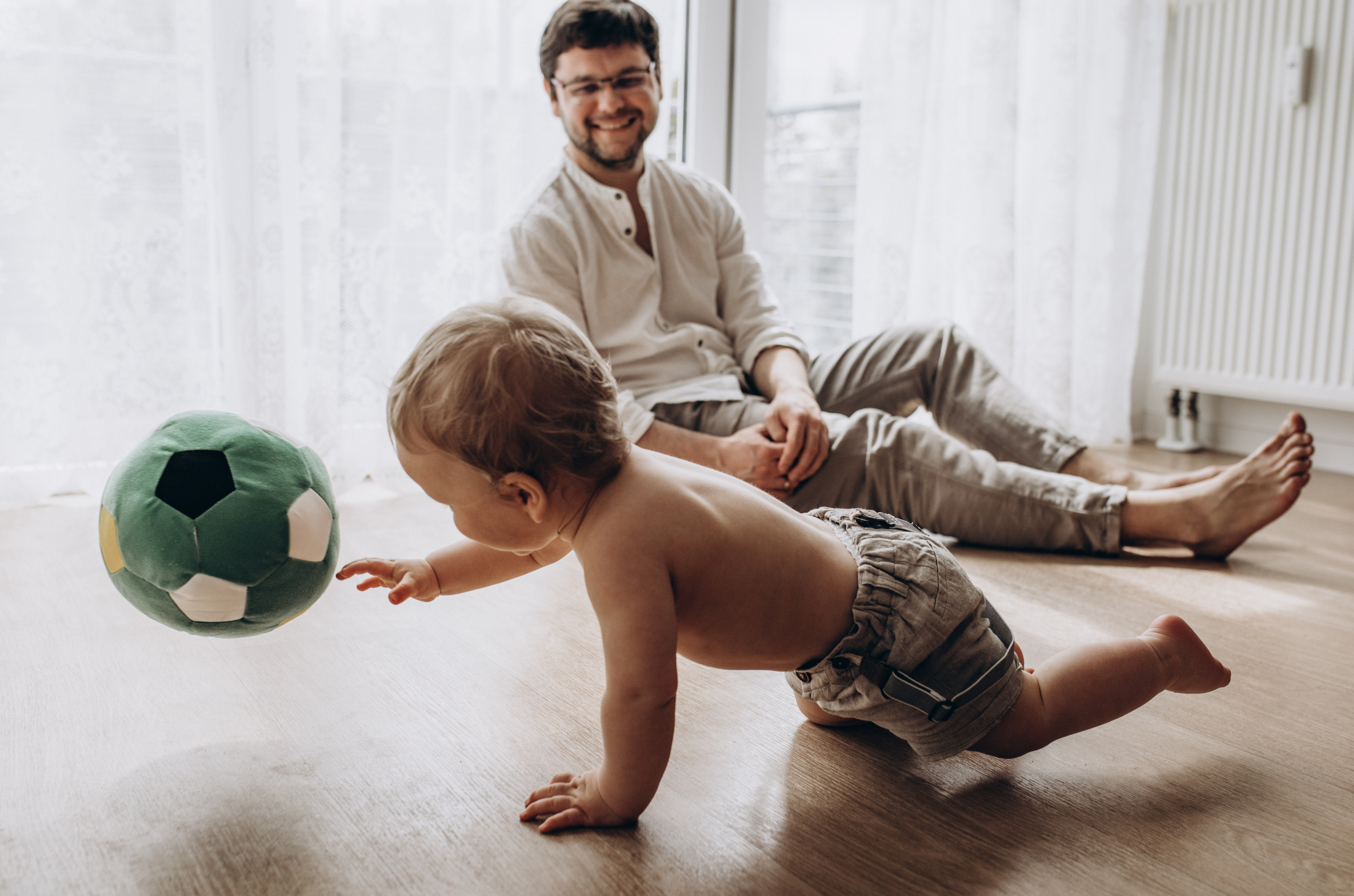 Man kann Cake Smash auch zuhause authentisch und emotional feiern.