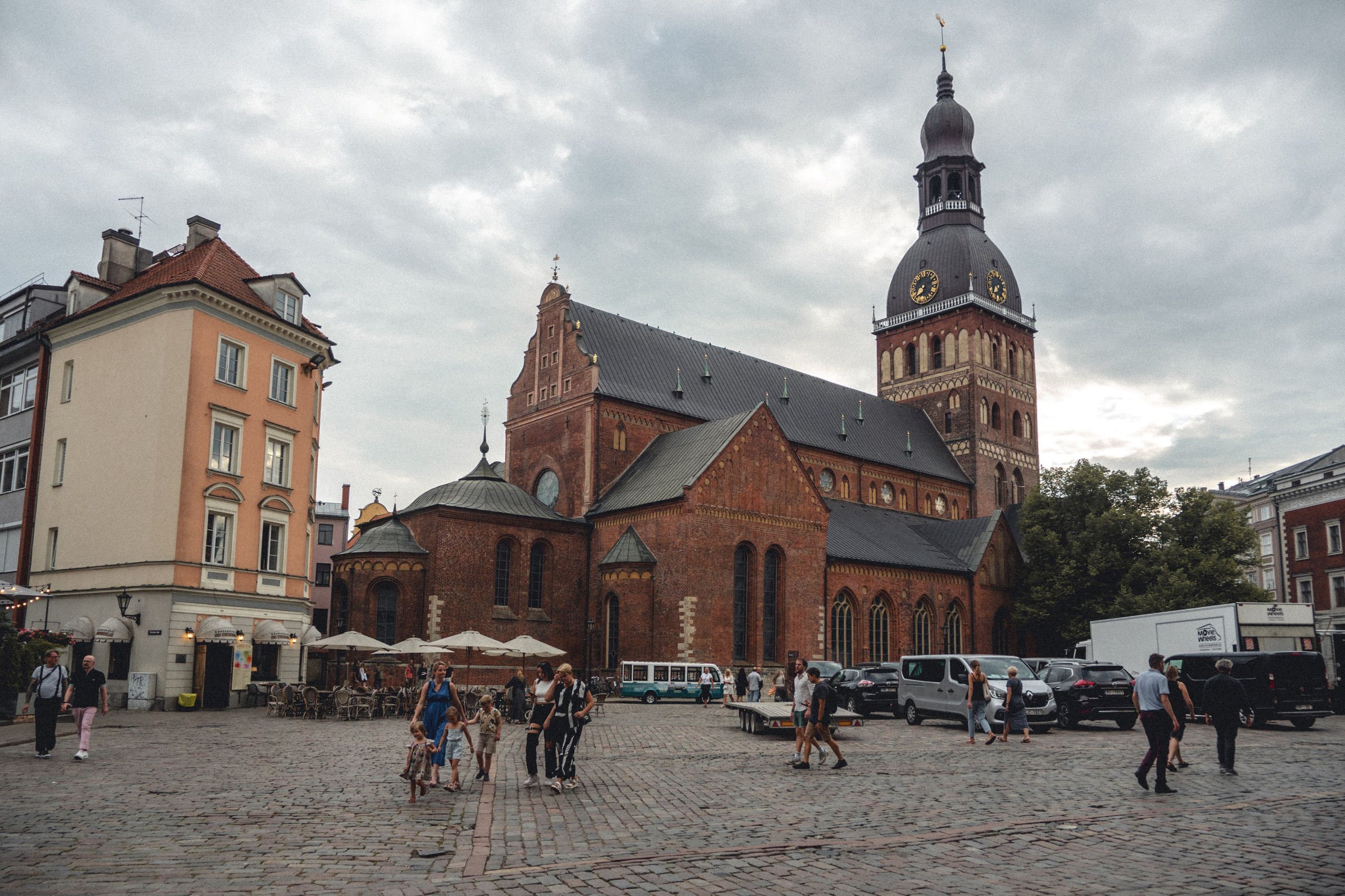 Voyage à Riga. Photographe sur Cote d’Azur. Portraits de familles, couples, enfants, événements