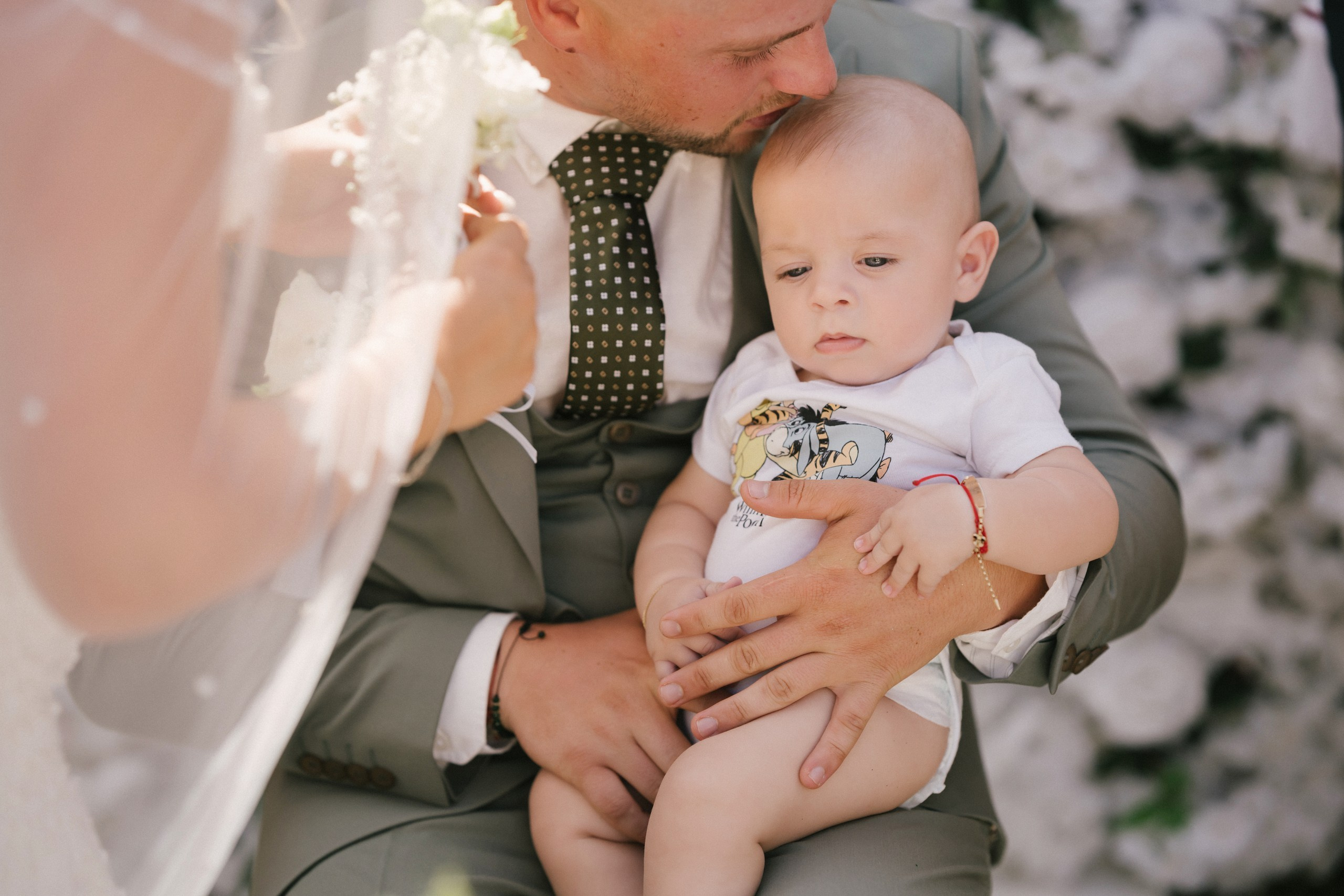 - mireasă Lavinia pregătire casa părintească Hârlău- mire Mihai pregătire Flămânzi cavalerii de onoare- fotograf nuntă Casa Jorovlea- ședință foto miri Mihai și Lavinia- nuntă elegantă Casa Jorovlea- fotografie de nuntă naturală România- domnișoare de onoare pregătire mireasă- emoții nuntă biserică- dansul mirilor Casa Jorovlea* fotograf profesionist nuntă Botoșani Iași* fotografie documentară de nuntă- familie și prieteni la nuntă- nași Mihai și Nicoleta nuntă- portret mireasă în lumină naturală- petrecere nuntă Casa Jorovlea- Nuntă Mihai și Lavinia – momente emoționante din ziua nunții, pregătirile mirilor în Hârlău și Flămânzi, ceremonia religioasă și ședința foto realizată de  AlinoFotoStudio -  Mireasa Lavinia în timpul pregătirilor la Hârlău-  Mihai pregătit de cavalerii de onoare în Flămânzi - Ceremonia religioasă a mirilor Mihai și Lavinia-Ședință foto romantică de nuntă Mihai și Lavinia - Dansul mirilor la petrecerea de nuntă -  fotograf nuntă Iași-  fotograf nuntă Botoșani- wedding photography Romania- AlinoFotoStudio - AlinoFotoStudio - Alin Chirilă fotograf - fotograf Botoșani - fotograf Iași - fotograf Hârlău - fotograf Bacău - fotograf Suceava - fotograf București - fotograf Neamț - servicii foto video - fotograf evenimente - fotograf nuntă - fotograf botez - wedding photographer Romania - ședință foto nuntă - fotografie de eveniment - wedding photography - fotografie profesională - fotograf profesionist România- povestitor prin fotografie, servicii foto - video -profesionale