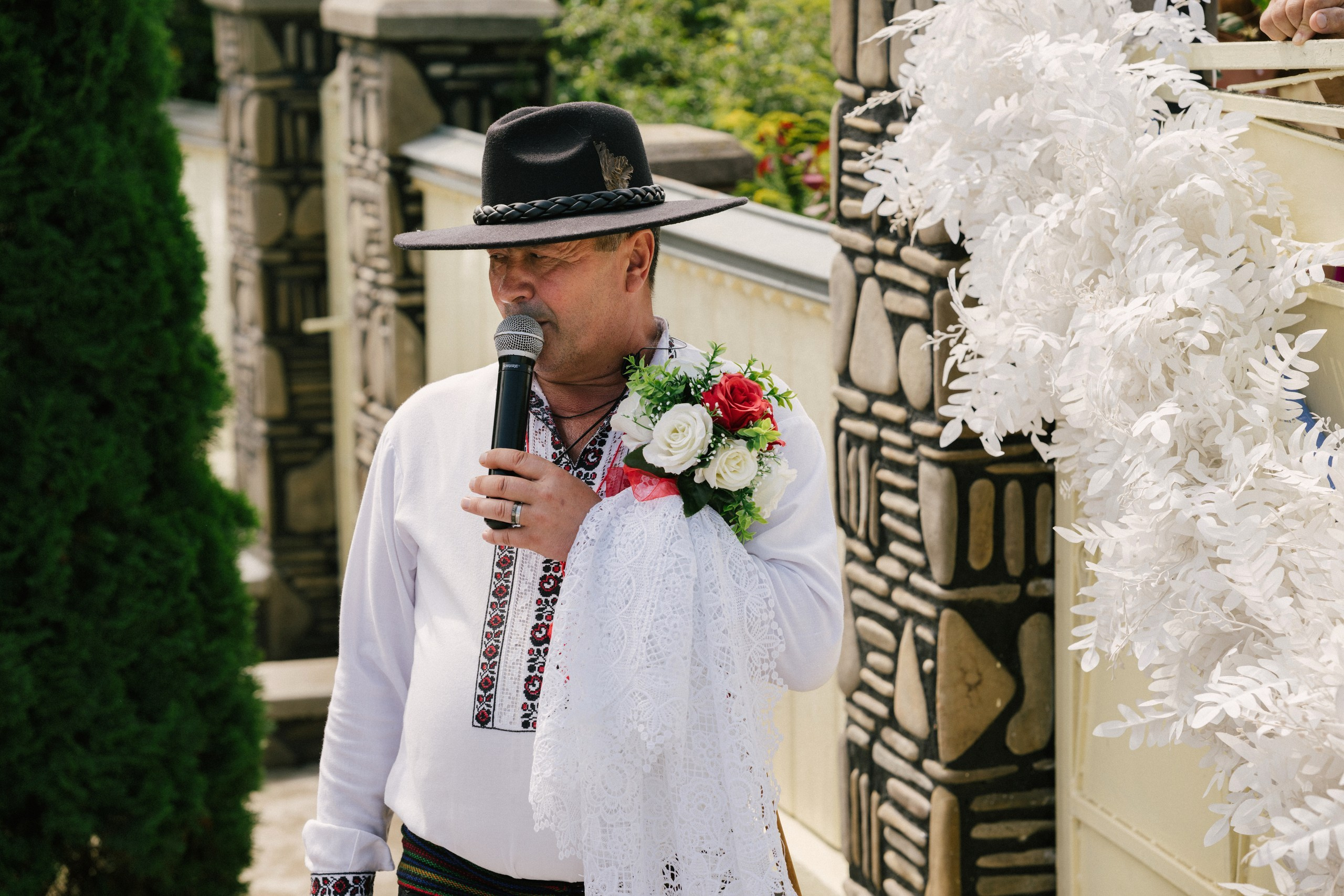 1. Mireasa Adriana în timpul pregătirilor de nuntă în Tudora Botoșani2. Costumul mirelui Ionuț fotografiat artistic în ziua nunții3. Prietenii mirelui la tradițiile de nuntă în Tudora4. Bărbieritul mirelui în cadrul obiceiurilor tradiționale de nuntă5. Fotografii de familie la biserică în ziua nunții6. Portret de familie cu mirii și copilul lor la nunta din Botoșani7. Primul dans al mirilor la Mariage Dor Baisa Botoșani8. Decor elegant de nuntă la Mariage Dor Baisa9. Emoții și tradiții la nunta din Tudora județul Botoșani10. Fotograf profesionist de nuntă în Botoșani surprinzând momente autentice - otograf-nunta-botosanifotograf-evenimente-botosanifotograf-profesionist-botosanifotograf-nunta-tudoranunta-tudora-botosanisedinta-foto-nunta-botosanipoze-nunta-botosanifotografii-nunta-tudorafotograf-cununie-religioasa-botosanibiserica-sfintii-imparati-constantin-si-elena-tudoramariage-dor-baisa-botosanirestaurant-nunta-botosanidansul-mirilor-mariage-dorpregatiri-mire-botosanipregatiri-mireasa-botosanitraditii-nunta-moldovaobiceiuri-nunta-tudorafotograf-familie-nunta-botosaniportret-miri-botosanigalerie-foto-nunta-botosanialbum-foto-nunta-botosaninunta-eleganta-botosaninunta-cu-traditii-botosanifotograf-premium-nunta-botosaniservicii-foto-video-botosanipoveste-de-nunta-botosanifotograf-documentar-nuntafotograf-natural-emotionalmiri-ionut-si-adriananunta-autentica-tudora -otograf-nunta-botosanifotograf-nunta-tudoranunta-tudora-botosanifotograf-evenimente-botosanifotograf-profesionist-botosaniservicii-foto-video-botosanigalerie-foto-nunta-botosanialbum-foto-nunta-botosani - nunta-autentica-botosaninunta-cu-traditii-botosanipoveste-de-nunta-botosanifotografii-emotionante-nuntamomente-autentice-nuntafotografie-documentara-nuntafotograf-natural-nunta- pregatiri-miri-tudorabiserica-tudora-botosanicununie-religioasa-tudoramariage-dor-baisa-botosanipetrecere-nunta-botosanivalsul-mirilor-botosani - alino-foto-studio-botosaniionut-si-adriana-nunta-tudorafotograf-alin-chirila-botosani