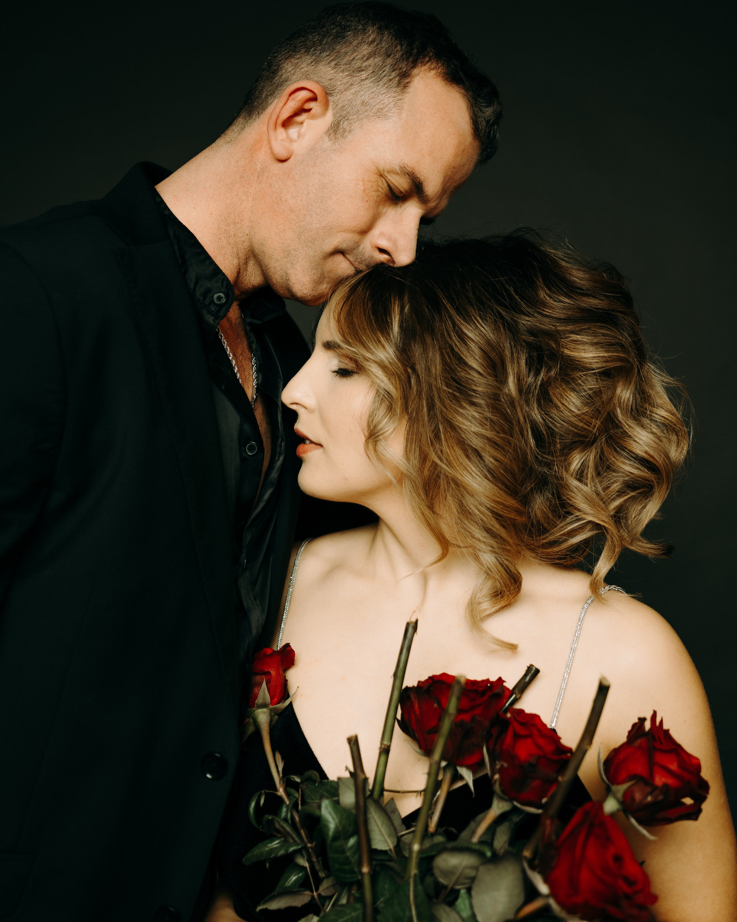 ANA and NELSON. Studio. Anastasiia Antoniuk portrait, family and couple photographer, Portugal